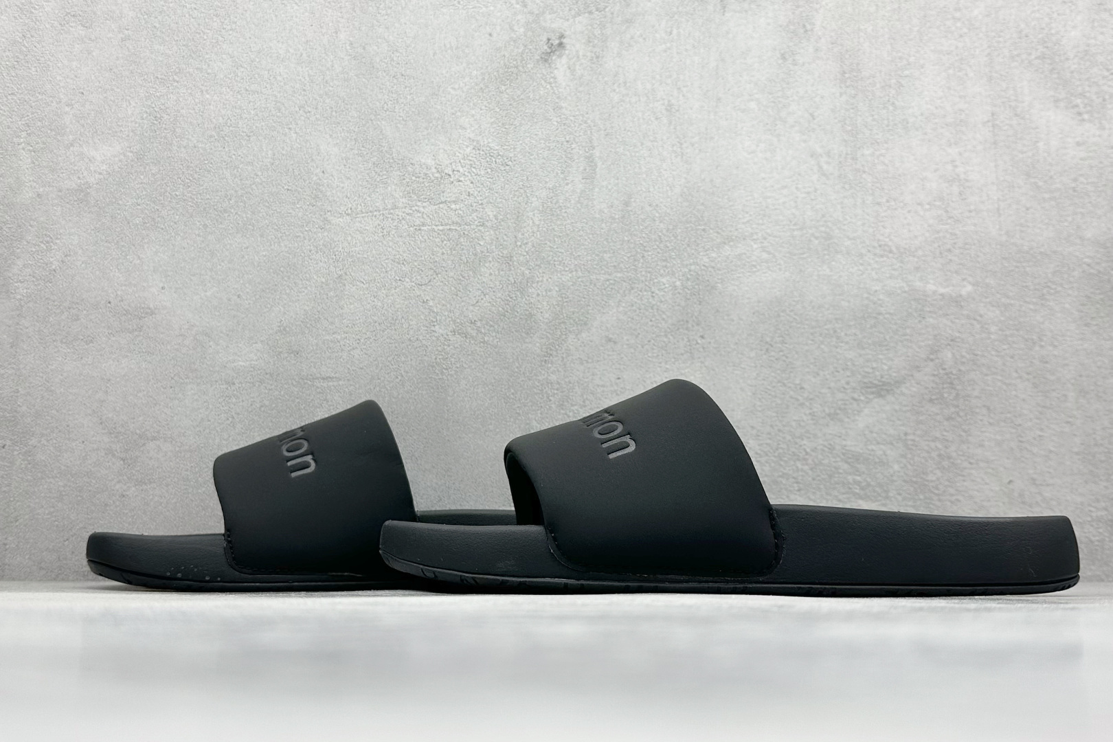 160 PK版2025新款lulu一字拖鞋男女同款家居户外穿厚底增高休闲百搭凉拖鞋lulu拖鞋