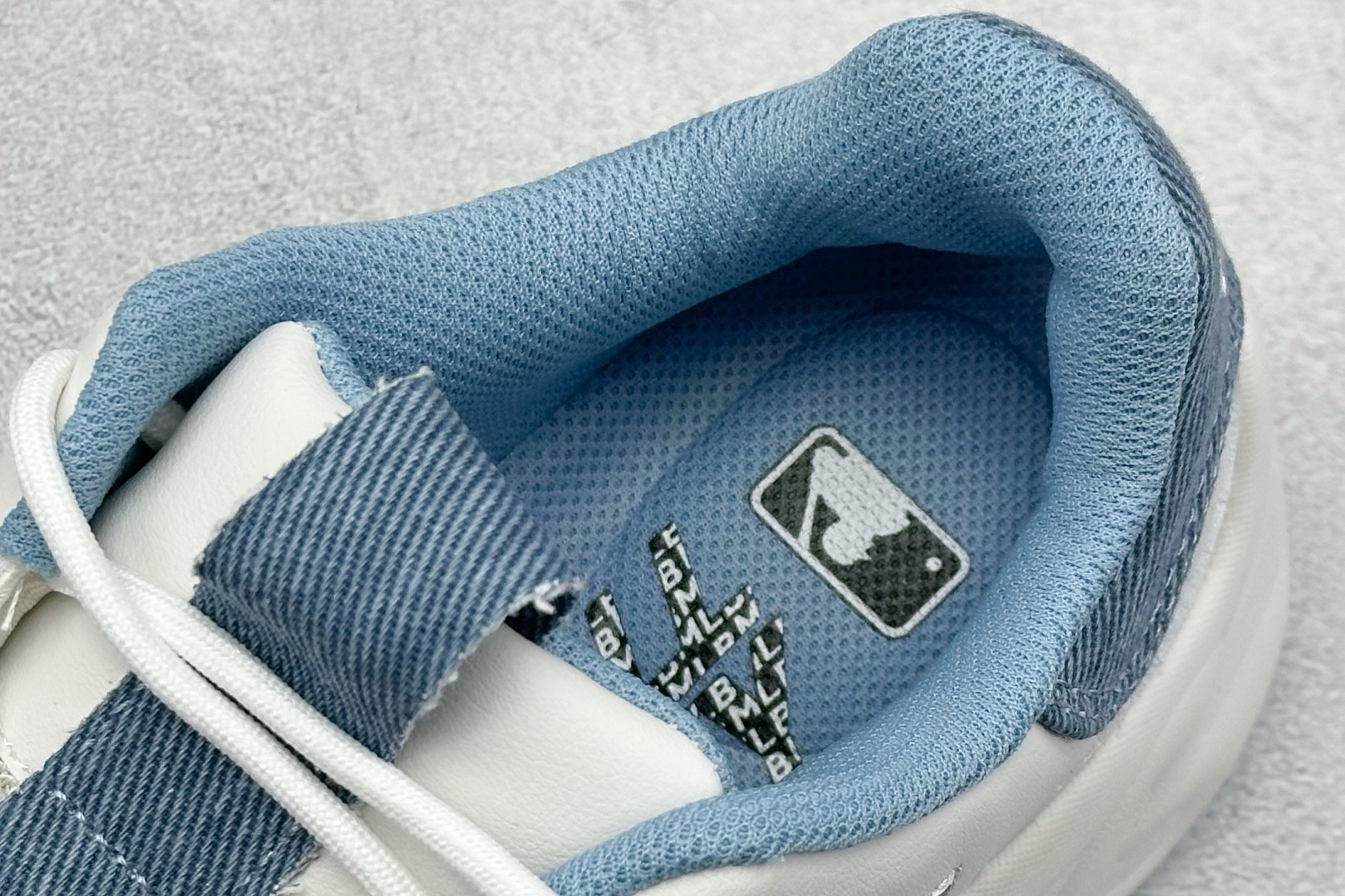 图片[8]-NY平台订单 MLB Chunky Dia Monogram 复古印花老爹鞋 后跟加厚 呵护脚后跟 立体保护软绵鞋口 轻松穿脱不磨脚 鞋头安全防撞包裹鞋头 符合人体结构 精心设计 行走柔软触感 鞋底耐磨性强 稳定性高 抓地更牢 不易打滑 进口纳米材质 原盒雷射防伪标 尺码：35-45-选品中心