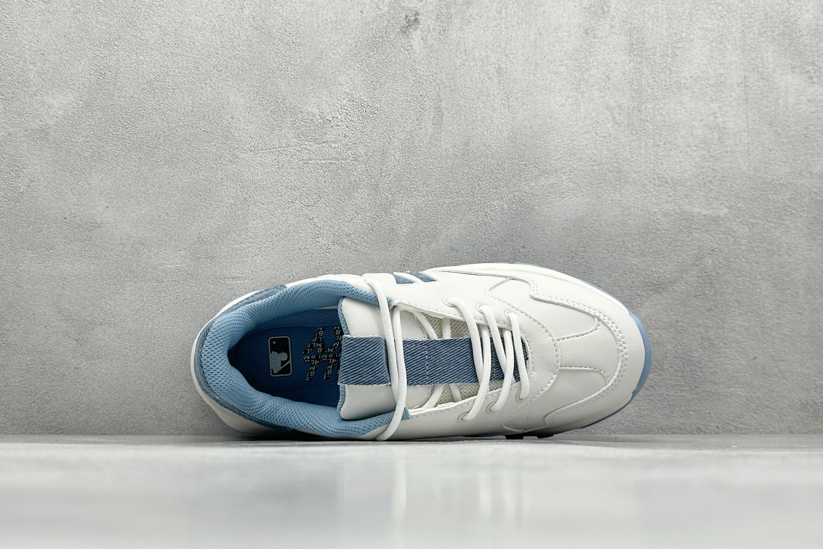 图片[3]-NY平台订单 MLB Chunky Dia Monogram 复古印花老爹鞋 后跟加厚 呵护脚后跟 立体保护软绵鞋口 轻松穿脱不磨脚 鞋头安全防撞包裹鞋头 符合人体结构 精心设计 行走柔软触感 鞋底耐磨性强 稳定性高 抓地更牢 不易打滑 进口纳米材质 原盒雷射防伪标 尺码：35-45-选品中心