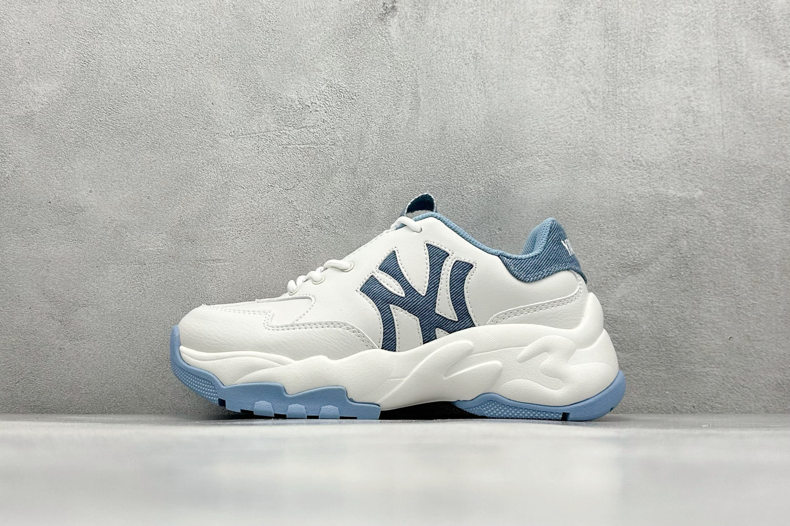 NY平台订单 MLB Chunky Dia Monogram 复古印花老爹鞋 后跟加厚 呵护脚后跟 立体保护软绵鞋口 轻松穿脱不磨脚 鞋头安全防撞包裹鞋头 符合人体结构 精心设计 行走柔软触感 鞋底耐磨性强 稳定性高 抓地更牢 不易打滑 进口纳米材质 原盒雷射防伪标 尺码：35-45-选品中心