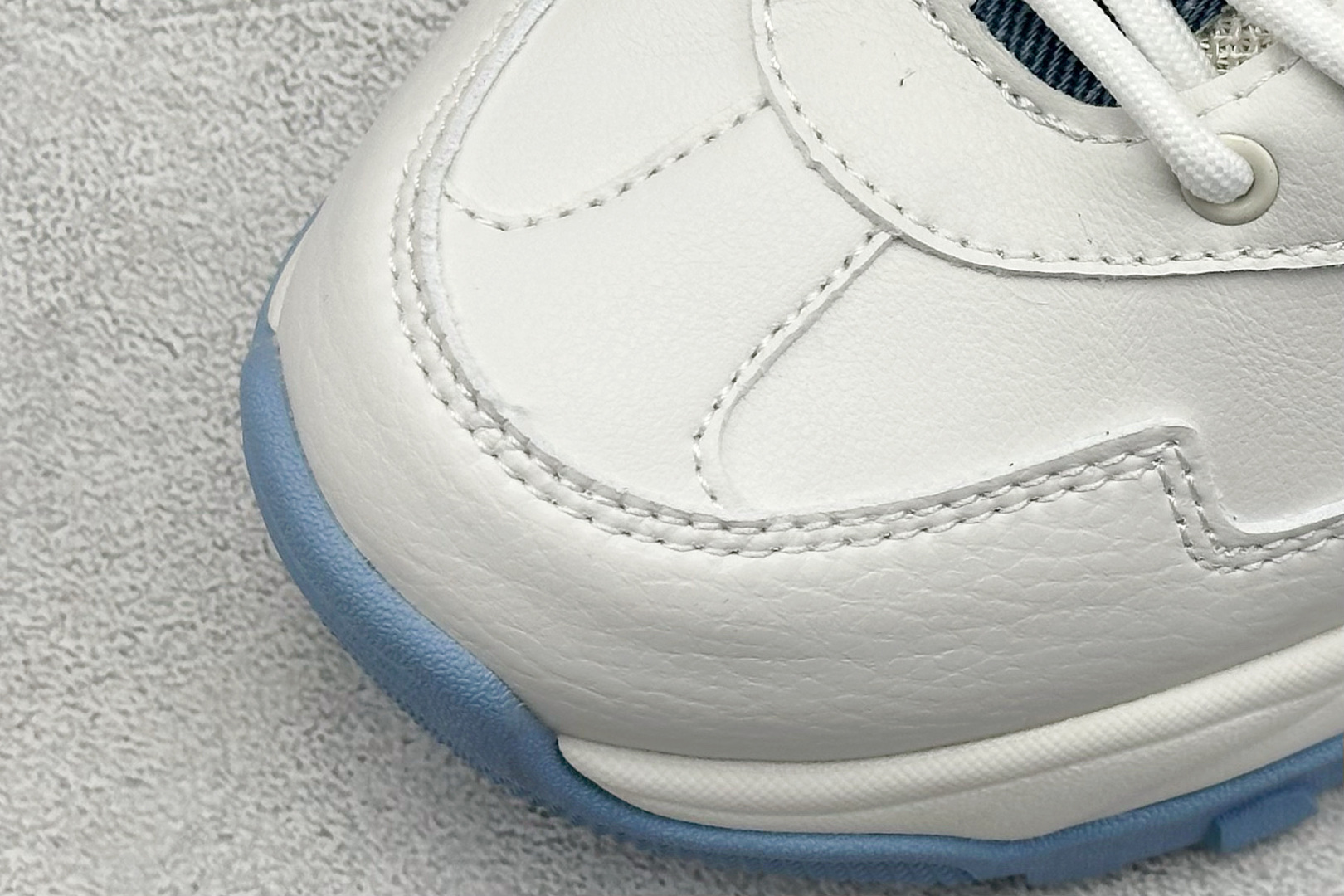 图片[7]-NY平台订单 MLB Chunky Dia Monogram 复古印花老爹鞋 后跟加厚 呵护脚后跟 立体保护软绵鞋口 轻松穿脱不磨脚 鞋头安全防撞包裹鞋头 符合人体结构 精心设计 行走柔软触感 鞋底耐磨性强 稳定性高 抓地更牢 不易打滑 进口纳米材质 原盒雷射防伪标 尺码：35-45-选品中心