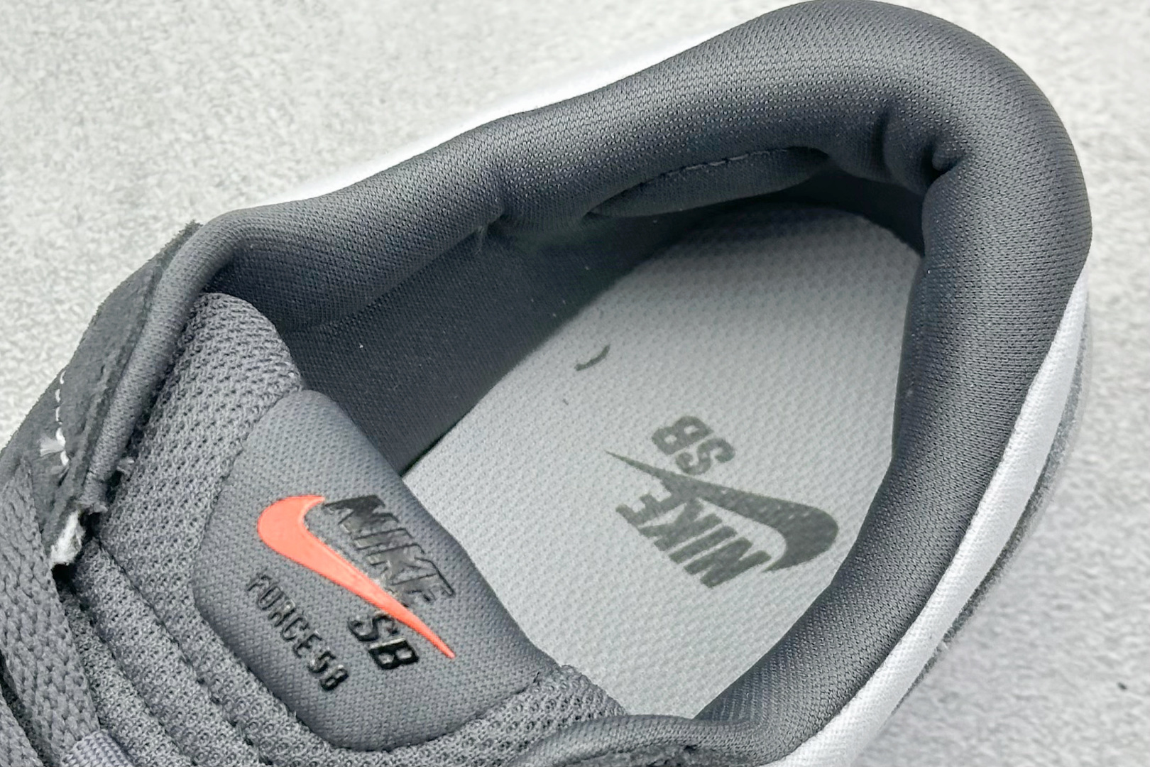 图片[8]-FS版 Nike SB Force 58 硫化杯底 传统篮球风格 Nike SB Force 58 男/女滑板鞋采用包边设计 经久耐穿 硫化结构则有效提升灵活性 穿上这款创意力作 助你耀动街头 采用帆布和翻毛皮组合材料 融入打孔设计 为你打造彰显经典篮球风范的整体造型 货号：DV5477-001 尺码：35.5 36 36.5 37.5 38 38.5 39 40 40.5 41 42 42.5 43 44 45-选品中心