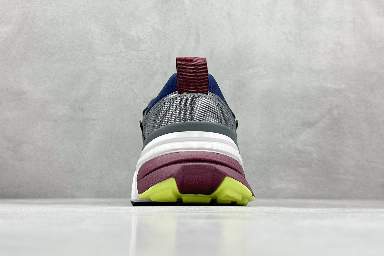 图片[6]-GS版 NK V2K Run 减震防滑复古低帮跑步鞋 材质上使用大面积网眼 皮革 TPU 组成 支撑和透气性肯定不错 中底处由 Cushlon 泡绵打造 保证在压马路时可以提供优秀脚感 并通过一手做旧氧化效果突出复古感 中底造型很容易让大家联想到巴黎世家3XL 增高效果同样不能忽视 货号：FV6602-400 尺码：36-45-选品中心