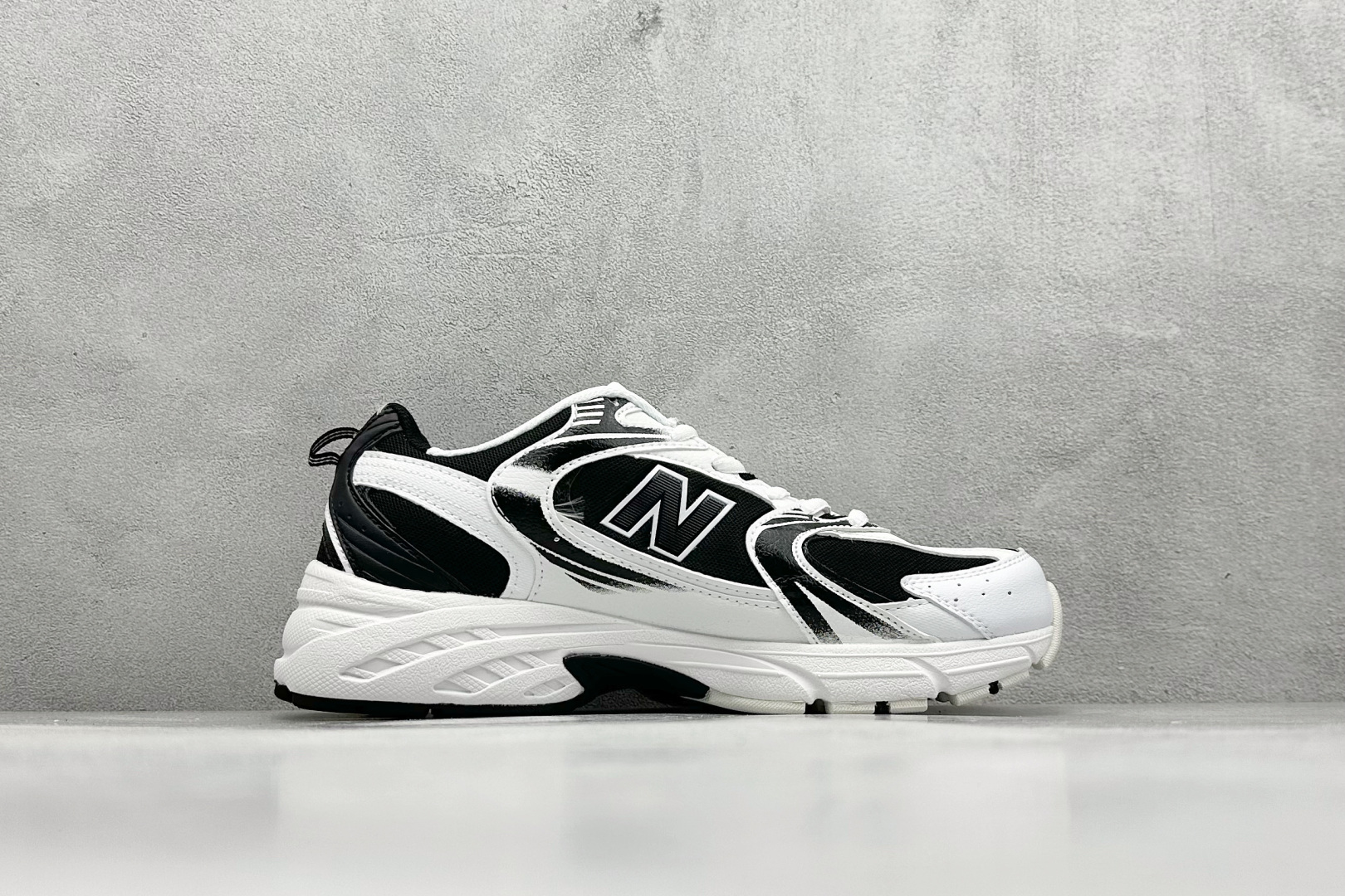 图片[2]-R1长青福利  新百伦New Balance MR530系列 复古老爹风网布跑步休闲运动鞋 采用硬质牛剖革组合透气网眼布鞋面材质 独立3层组合大底私模 正确独立中底嵌入ABZORB缓震材质 货好：MR530US-选品中心