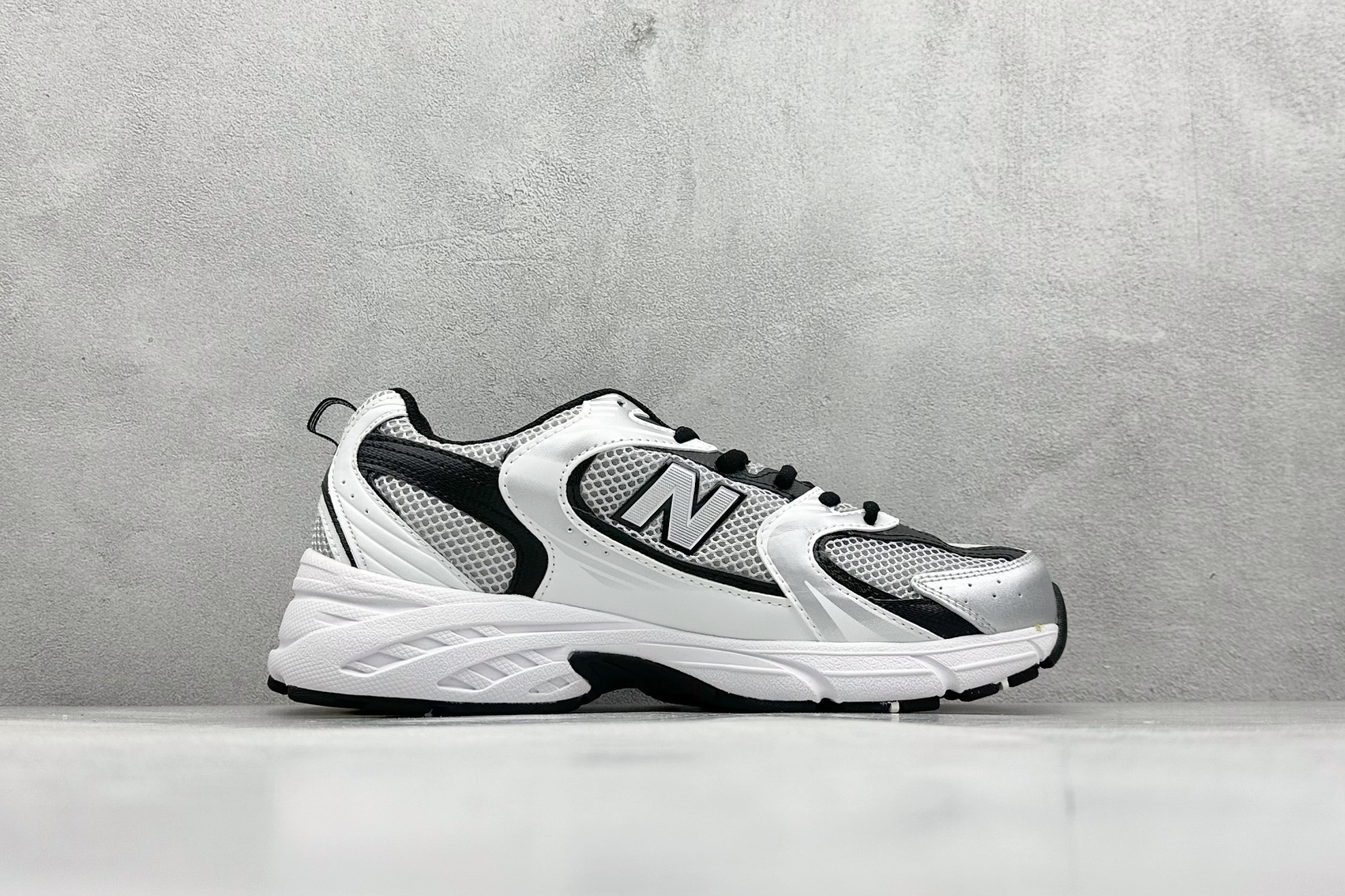 图片[2]-R1长青福利  新百伦New Balance MR530系列 复古老爹风网布跑步休闲运动鞋 采用硬质牛剖革组合透气网眼布鞋面材质 独立3层组合大底私模 正确独立中底嵌入ABZORB缓震材质 货好：MR530US-选品中心