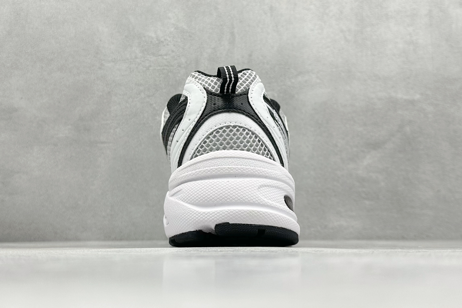 图片[6]-R1长青福利  新百伦New Balance MR530系列 复古老爹风网布跑步休闲运动鞋 采用硬质牛剖革组合透气网眼布鞋面材质 独立3层组合大底私模 正确独立中底嵌入ABZORB缓震材质 货好：MR530US-选品中心