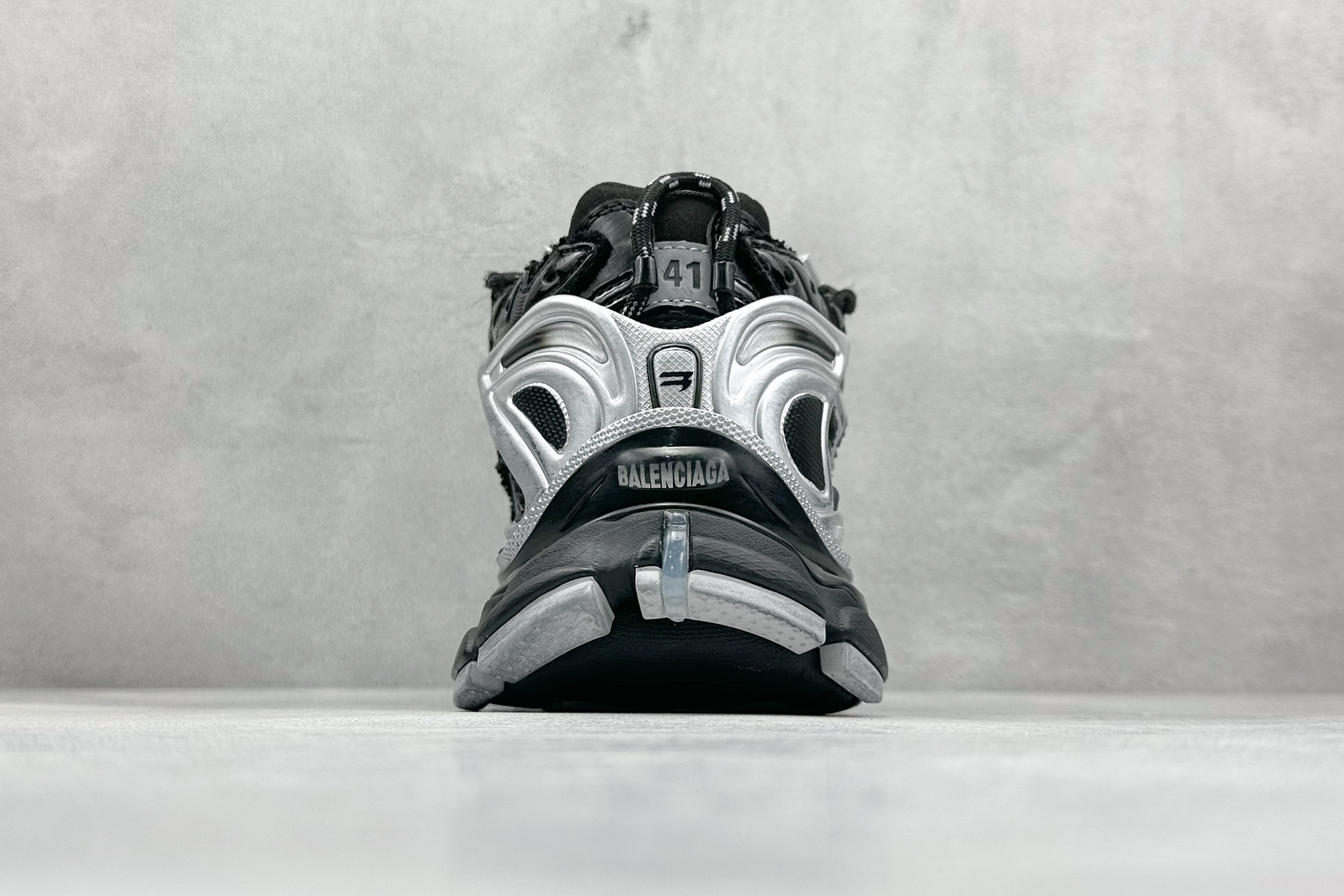 图片[6]-OK 巴黎世家 七代 Balenciaga 巴黎7.5巴黎世家 最新配色潮流复古休闲鞋 通过溢胶、做旧、缝线等细节， 展示了设计师 Demna 的运动鞋风格， 用一双「旧鞋」传递复古感，后侧板、 翘起的鞋头，则展示了 Demna 在结构上的未来构想； 原装大盒从里到外一切百分百还原官方配置 顶级专供碾压一切版本 尺码：35-46-选品中心