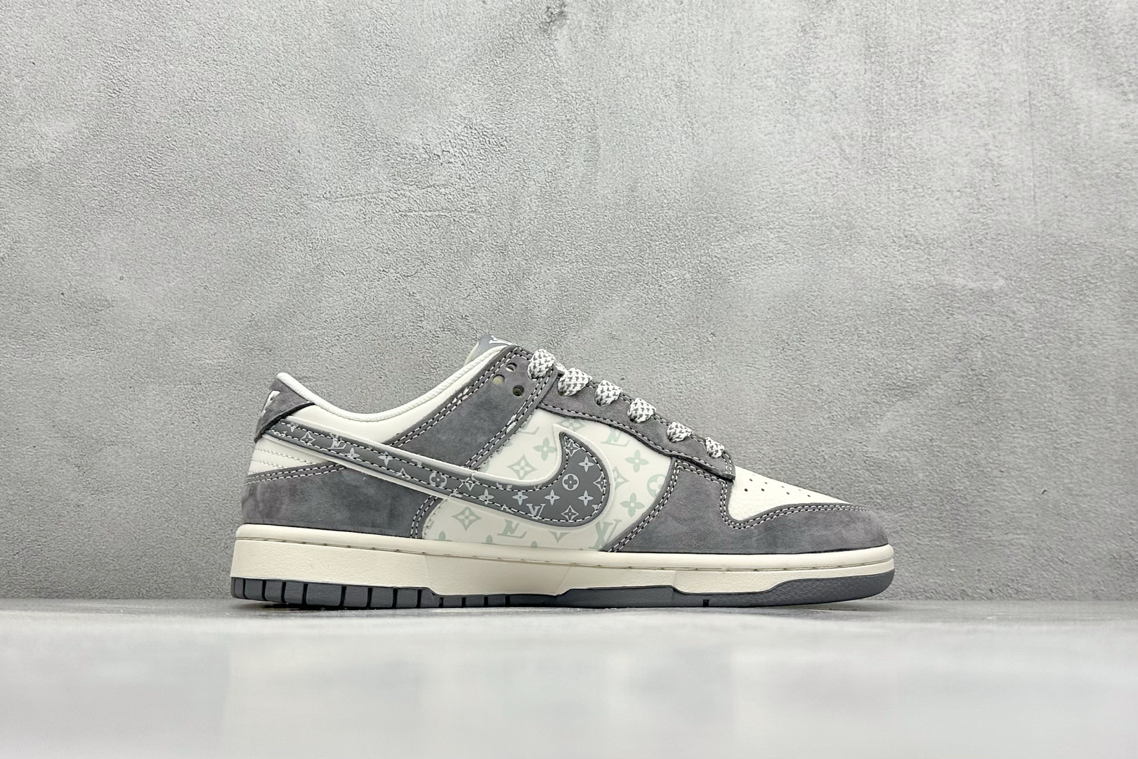 图片[2]-XC版Nike SB Dunk Low LV联名 三勾夜光灰底周年高端定制 低帮休闲板鞋  #定制鞋盒 大厂纯原品质出货 超高清洁度 皮料切割干净无任何毛边 细节完美 货号：YX5066-361  尺码：36 36.5 37.5 38 36.5 39 40 40.5 41 42 42.5 43 44 44.5 45-选品中心