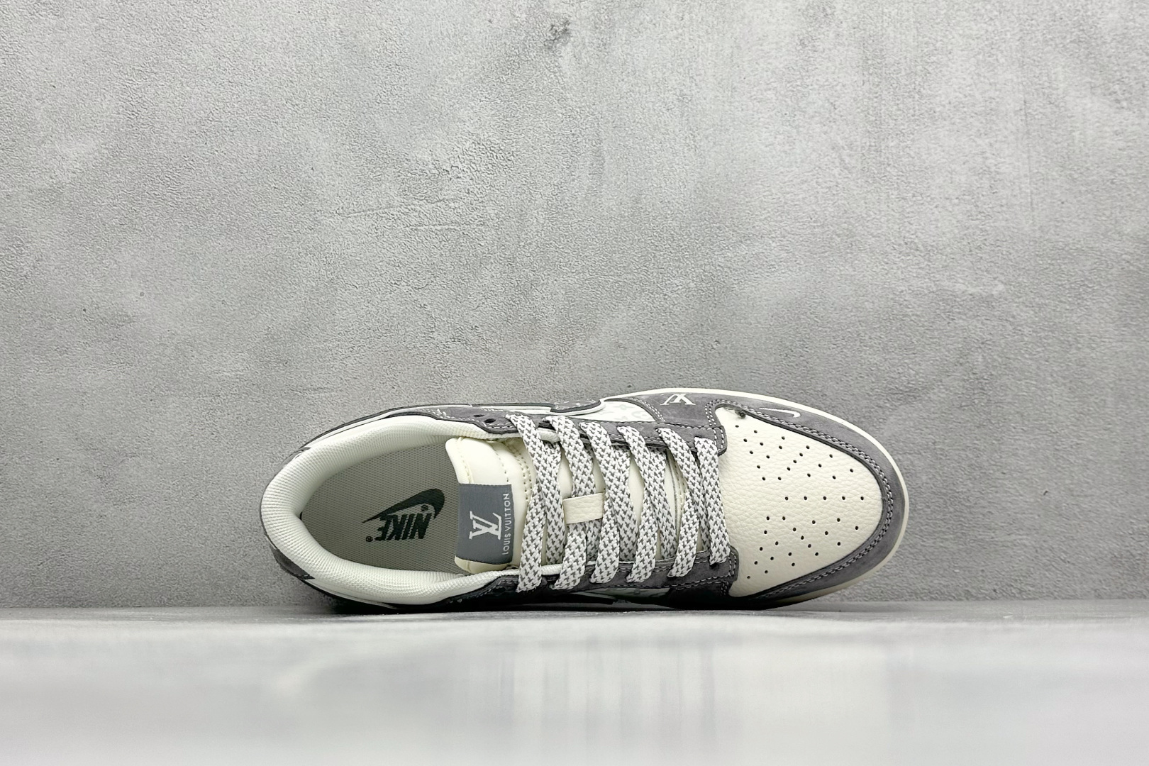 图片[3]-XC版Nike SB Dunk Low LV联名 三勾夜光灰底周年高端定制 低帮休闲板鞋  #定制鞋盒 大厂纯原品质出货 超高清洁度 皮料切割干净无任何毛边 细节完美 货号：YX5066-361  尺码：36 36.5 37.5 38 36.5 39 40 40.5 41 42 42.5 43 44 44.5 45-选品中心