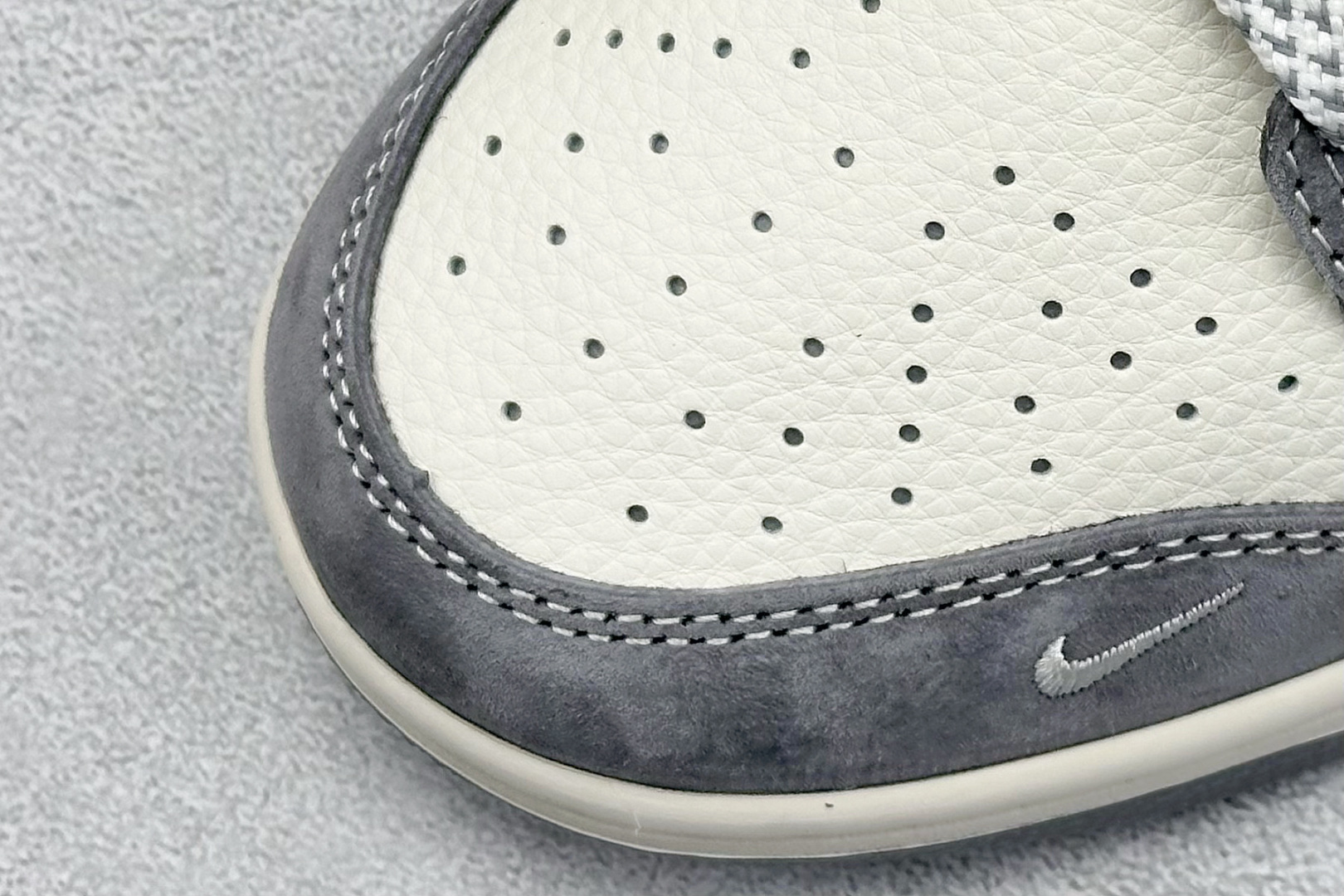 图片[7]-XC版Nike SB Dunk Low LV联名 三勾夜光灰底周年高端定制 低帮休闲板鞋  #定制鞋盒 大厂纯原品质出货 超高清洁度 皮料切割干净无任何毛边 细节完美 货号：YX5066-361  尺码：36 36.5 37.5 38 36.5 39 40 40.5 41 42 42.5 43 44 44.5 45-选品中心