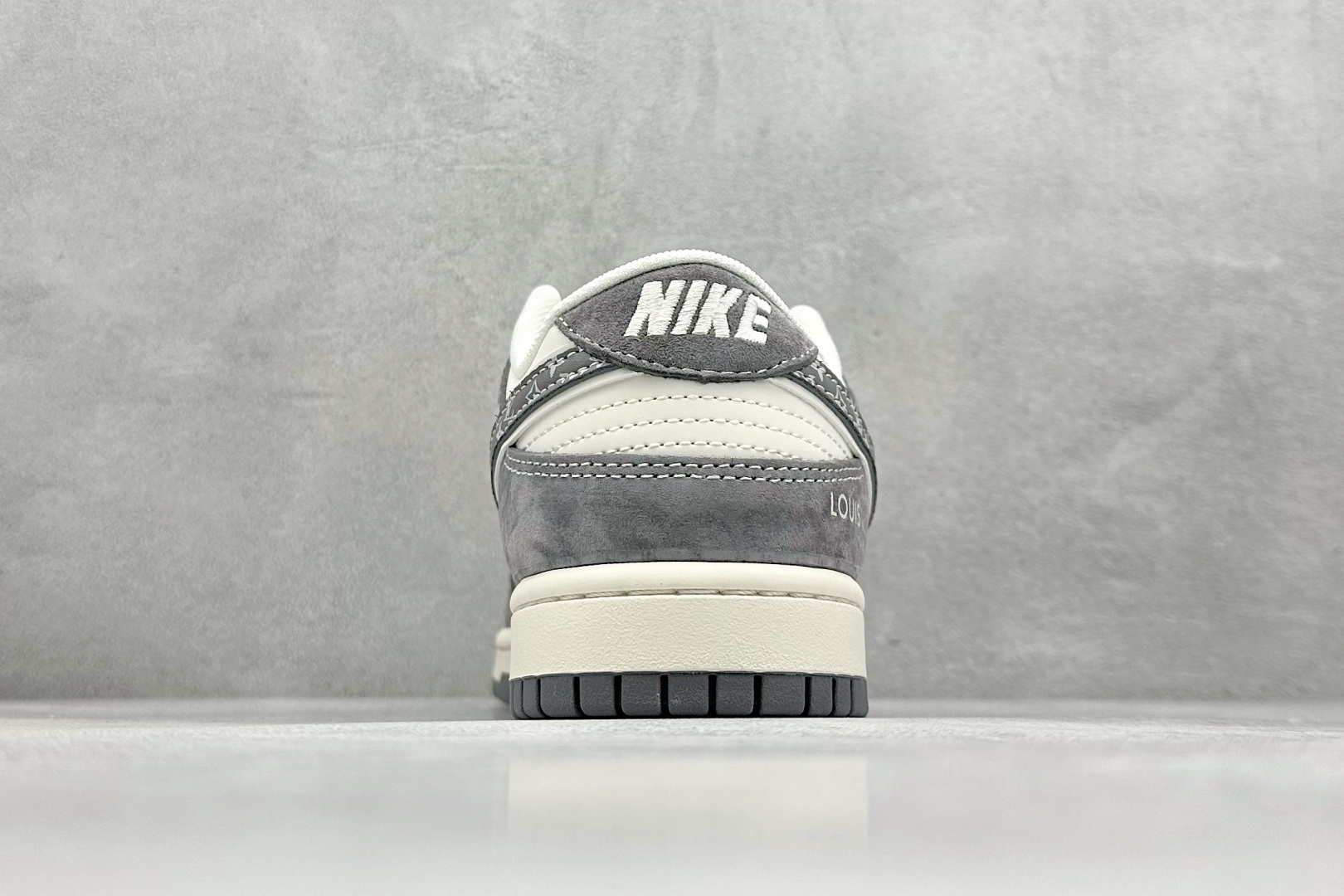 图片[6]-XC版Nike SB Dunk Low LV联名 三勾夜光灰底周年高端定制 低帮休闲板鞋  #定制鞋盒 大厂纯原品质出货 超高清洁度 皮料切割干净无任何毛边 细节完美 货号：YX5066-361  尺码：36 36.5 37.5 38 36.5 39 40 40.5 41 42 42.5 43 44 44.5 45-选品中心
