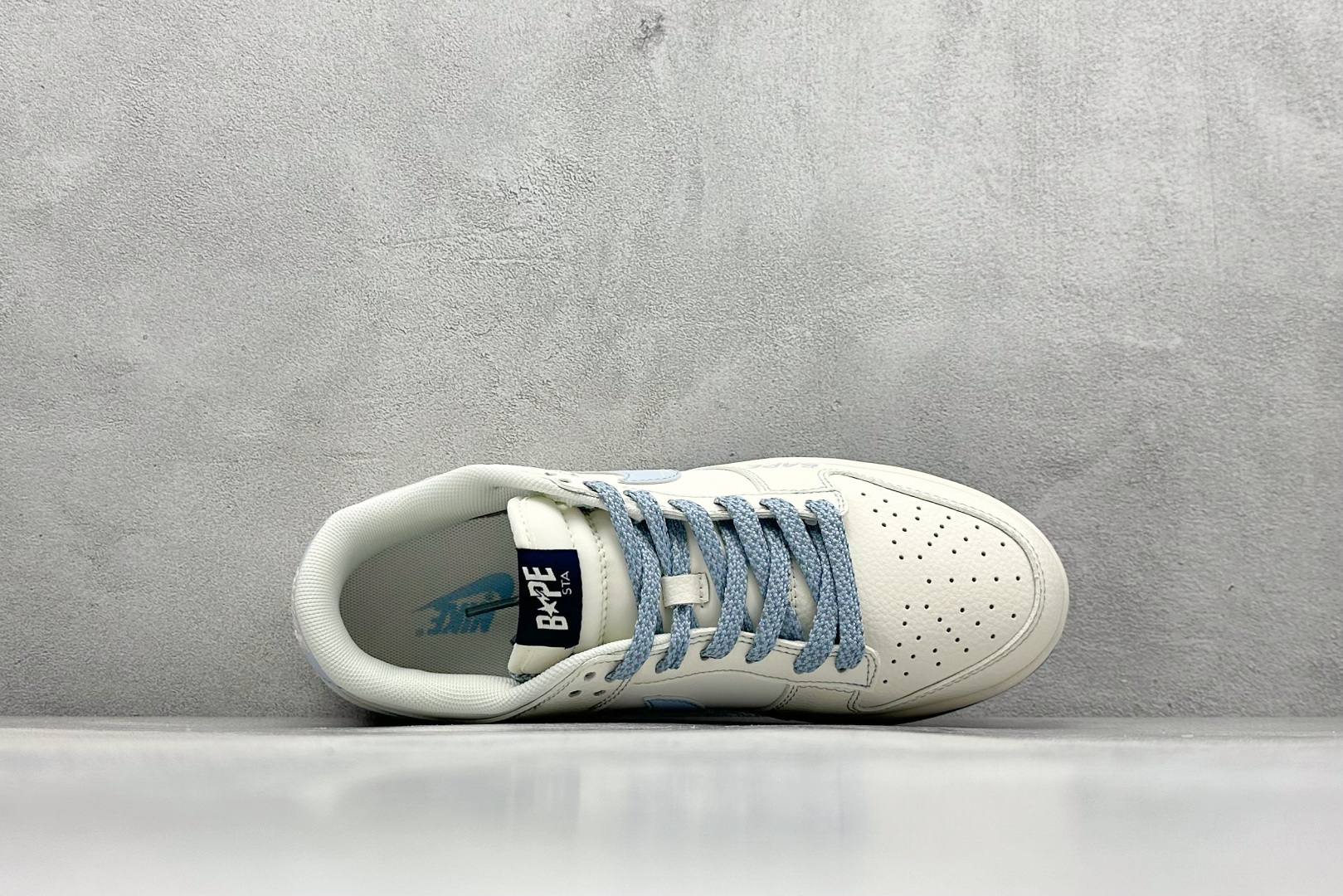 260 Nike SB Dunk Low x BAPE 白蓝 HS8068-035