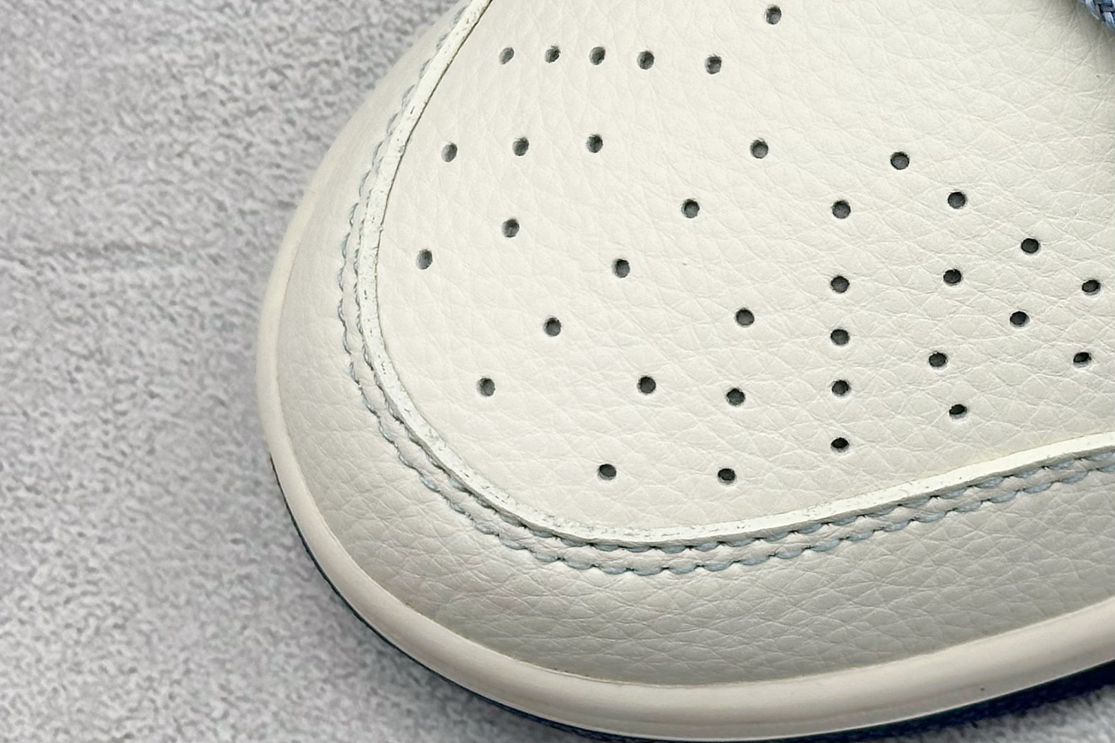 260 Nike SB Dunk Low x BAPE 白蓝 HS8068-035