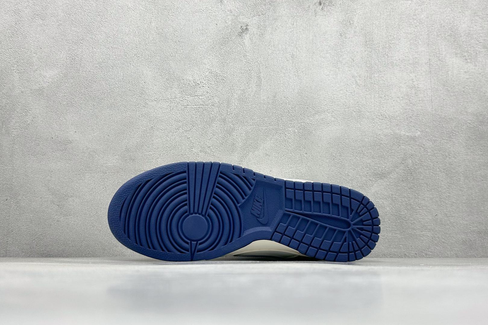 260 Nike SB Dunk Low x BAPE 白蓝 HS8068-035