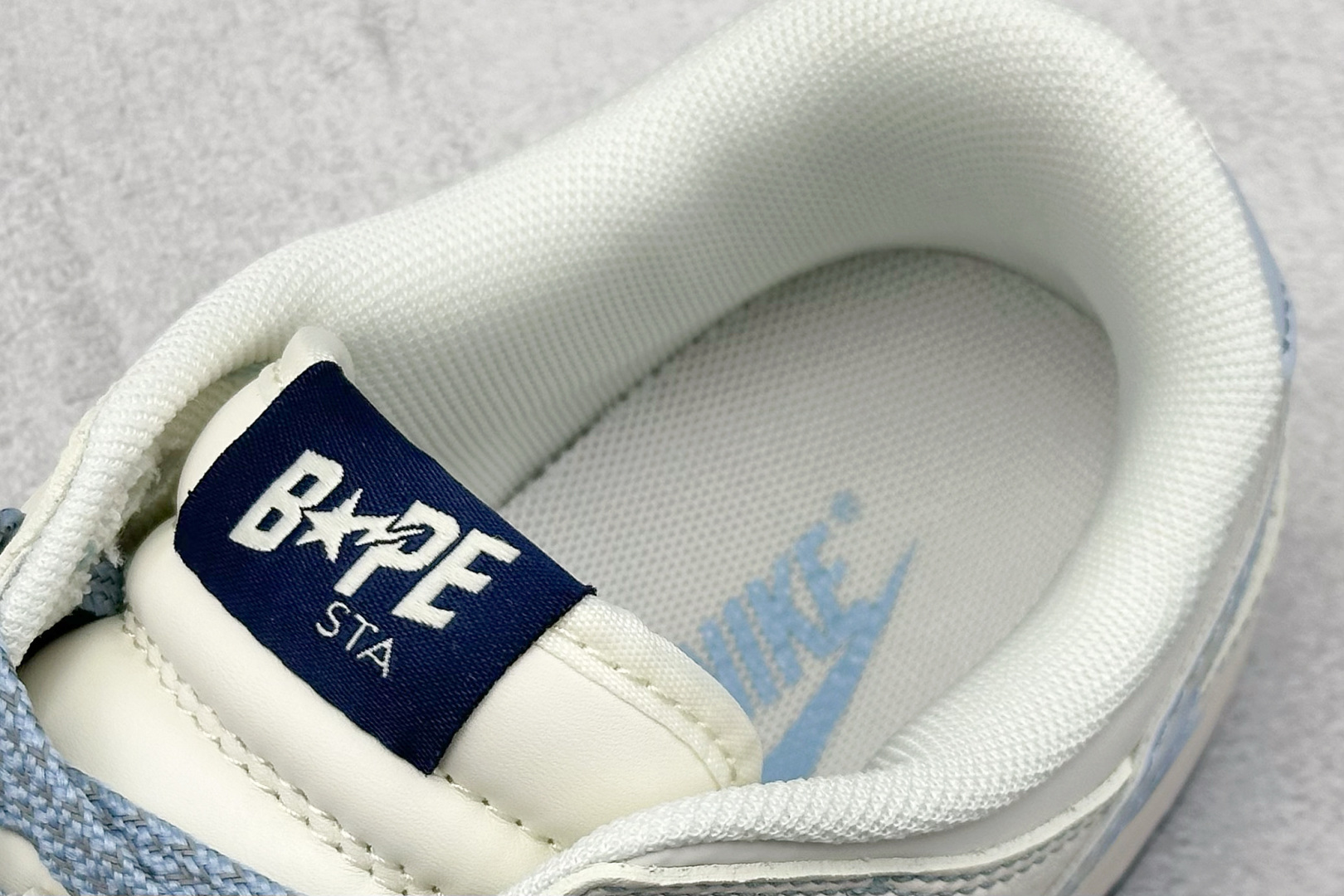 260 Nike SB Dunk Low x BAPE 白蓝 HS8068-035