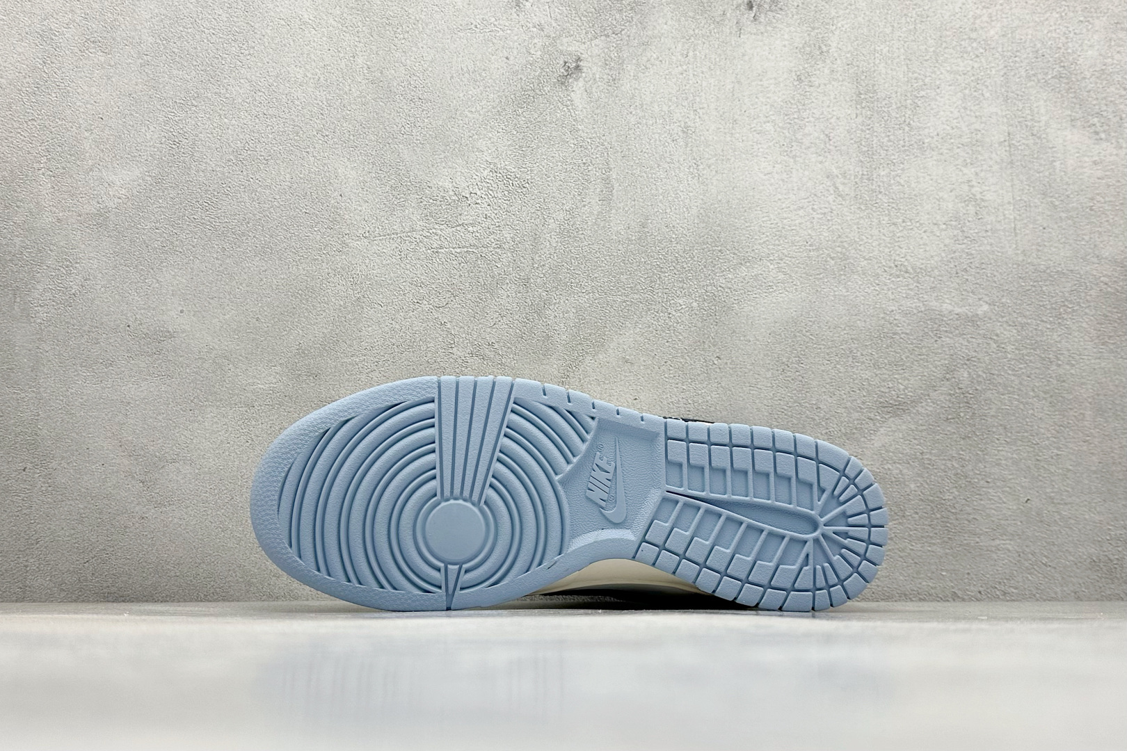 260 Nike SB Dunk Low x Supreme 白蓝小勾 HS8068-036