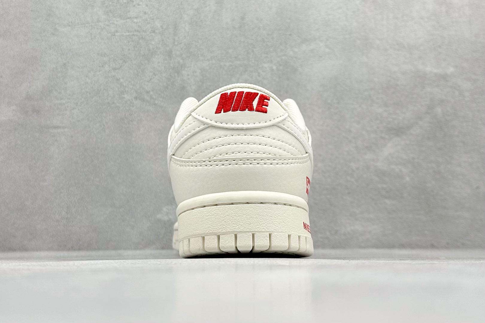 200 Nike SB Dunk Low x Supreme 白红双小钩 SJ2068-267