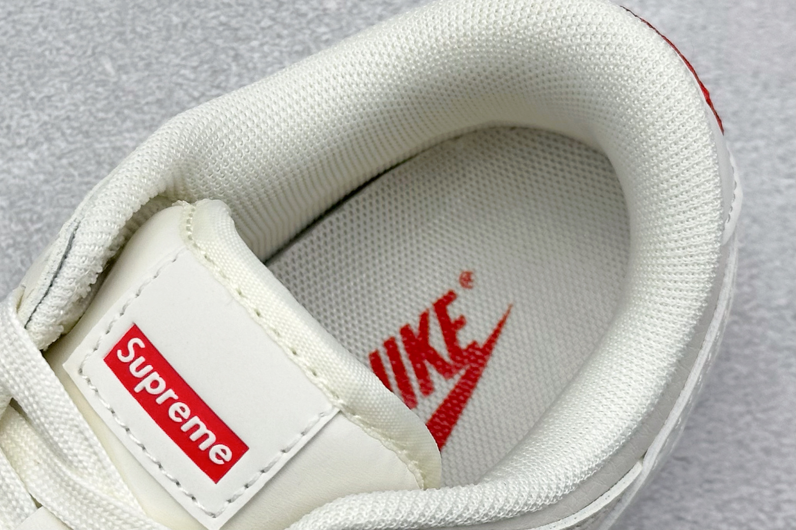 200 Nike SB Dunk Low x Supreme 白红双小钩 SJ2068-267