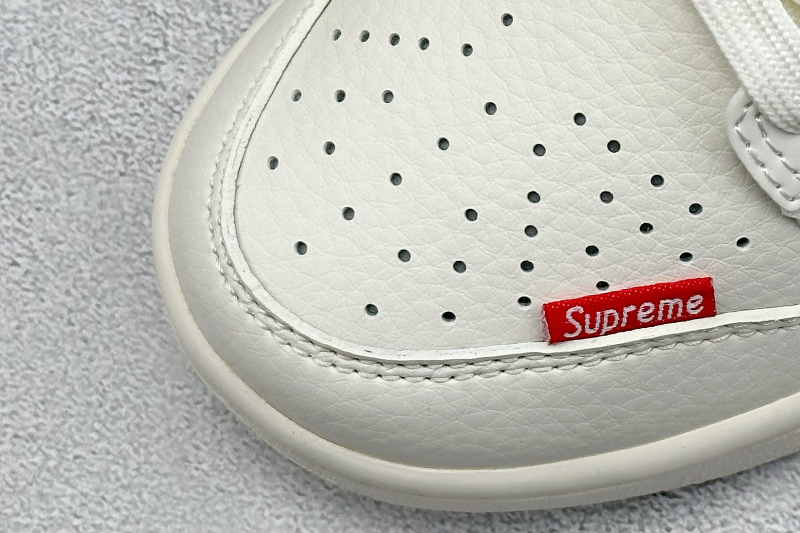 200 Nike SB Dunk Low x Supreme 白红双小钩 SJ2068-267