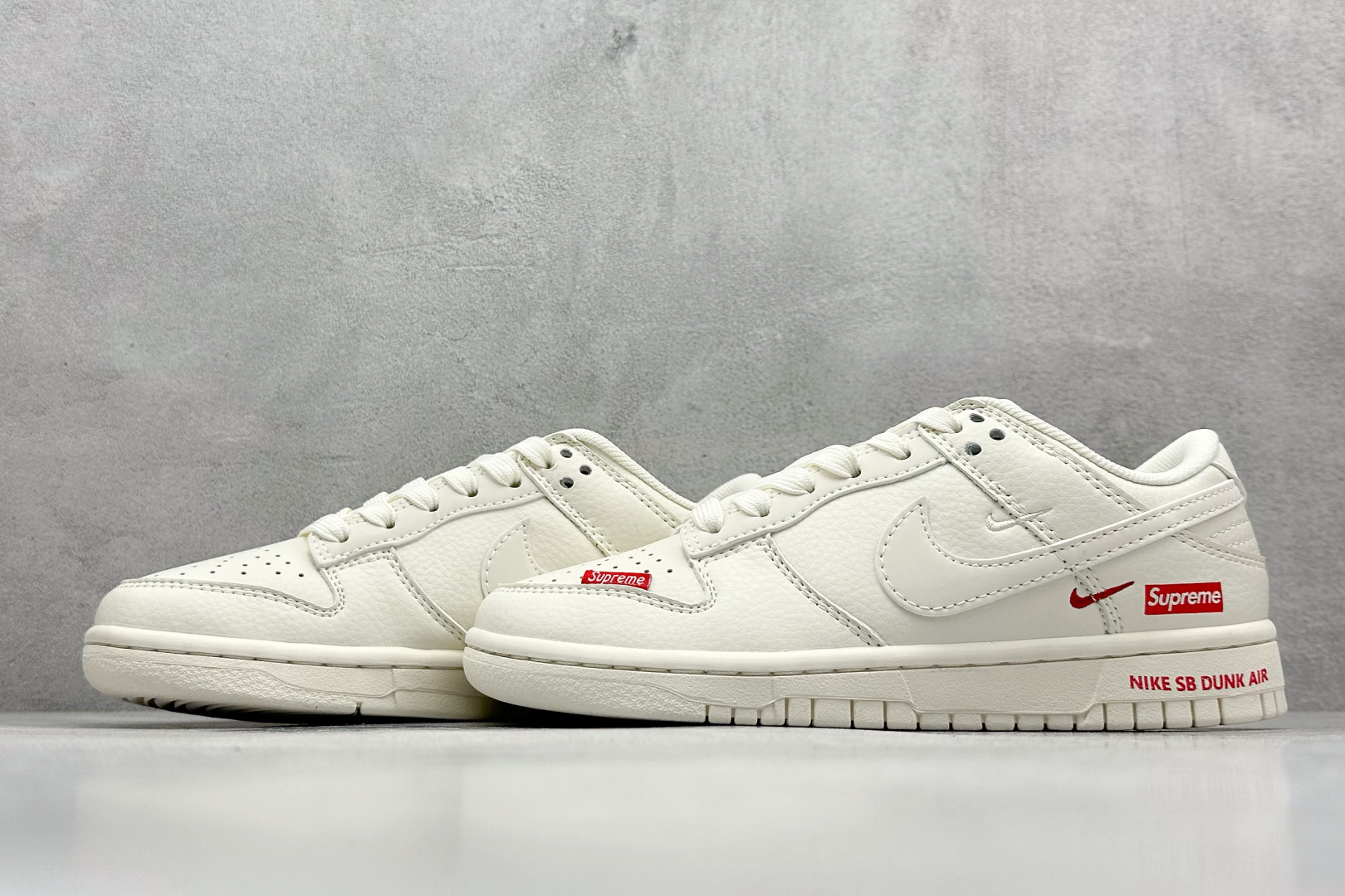 200 Nike SB Dunk Low x Supreme 白红双小钩 SJ2068-267