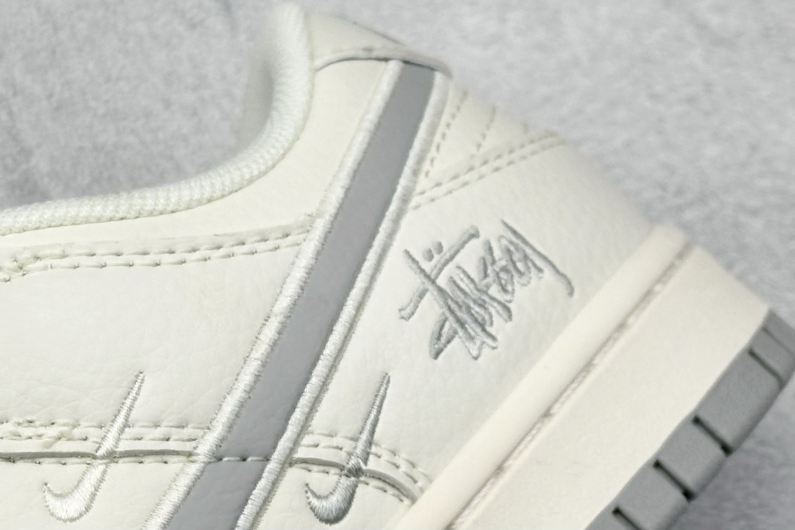 200 Nike SB Dunk Low x Stussy 米白灰三小钩 SJ2068-282-Chinese UA Cheap High Quatity Brand Clothes Bags handbags Sneakers wholesale wholesaler seller from China Factory suppliers Fashion Clothing Shoes best Quality Beautiful Price 200 Nike SB Dunk Low x Stussy 米白灰三小钩 SJ2068-282