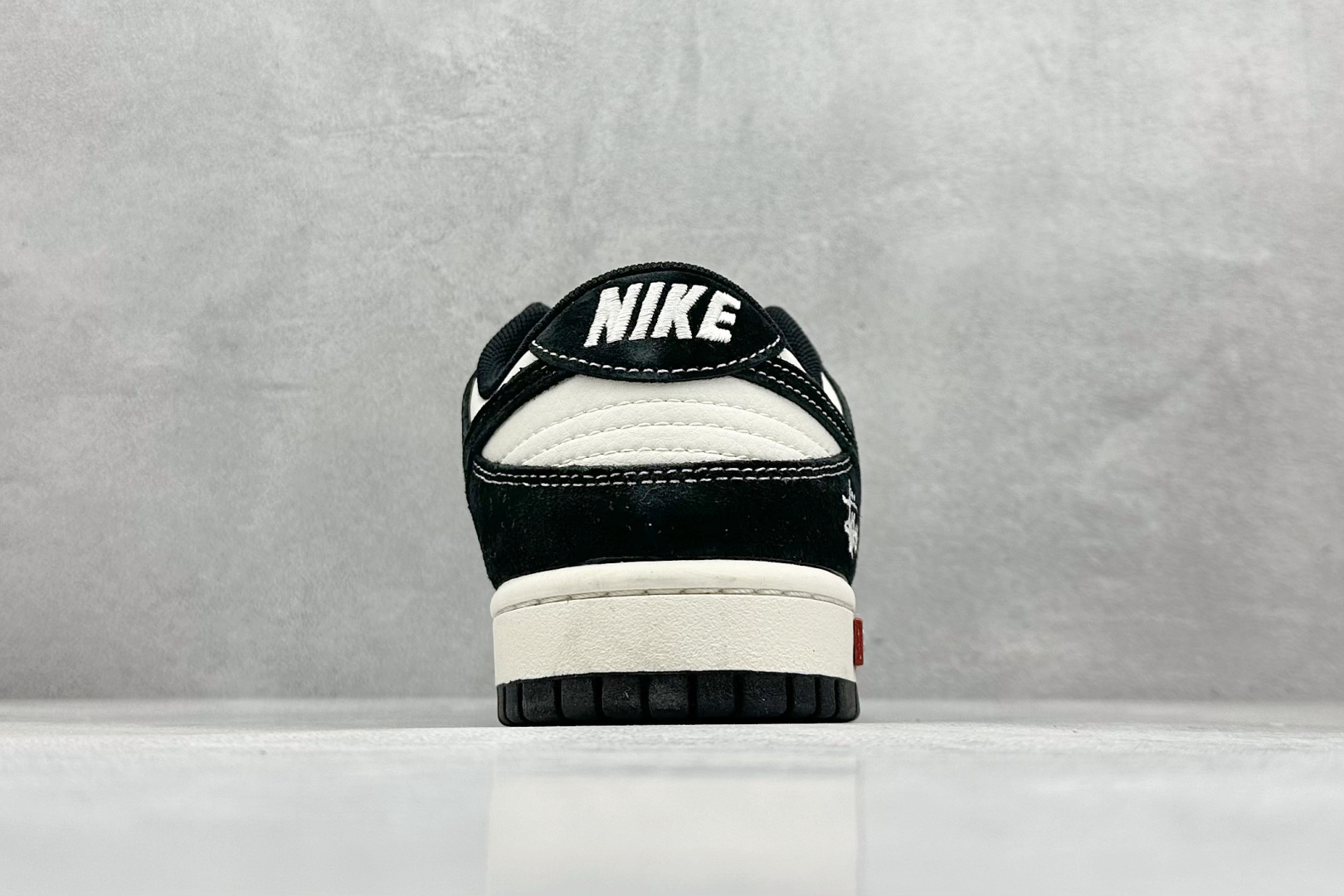 200 Nike SB Dunk Low 斯图西联名 SJ2068-300-Chinese UA Cheap High Quatity Brand Clothes Bags handbags Sneakers wholesale wholesaler seller from China Factory suppliers Fashion Clothing Shoes best Quality Beautiful Price 200 Nike SB Dunk Low 斯图西联名 SJ2068-300