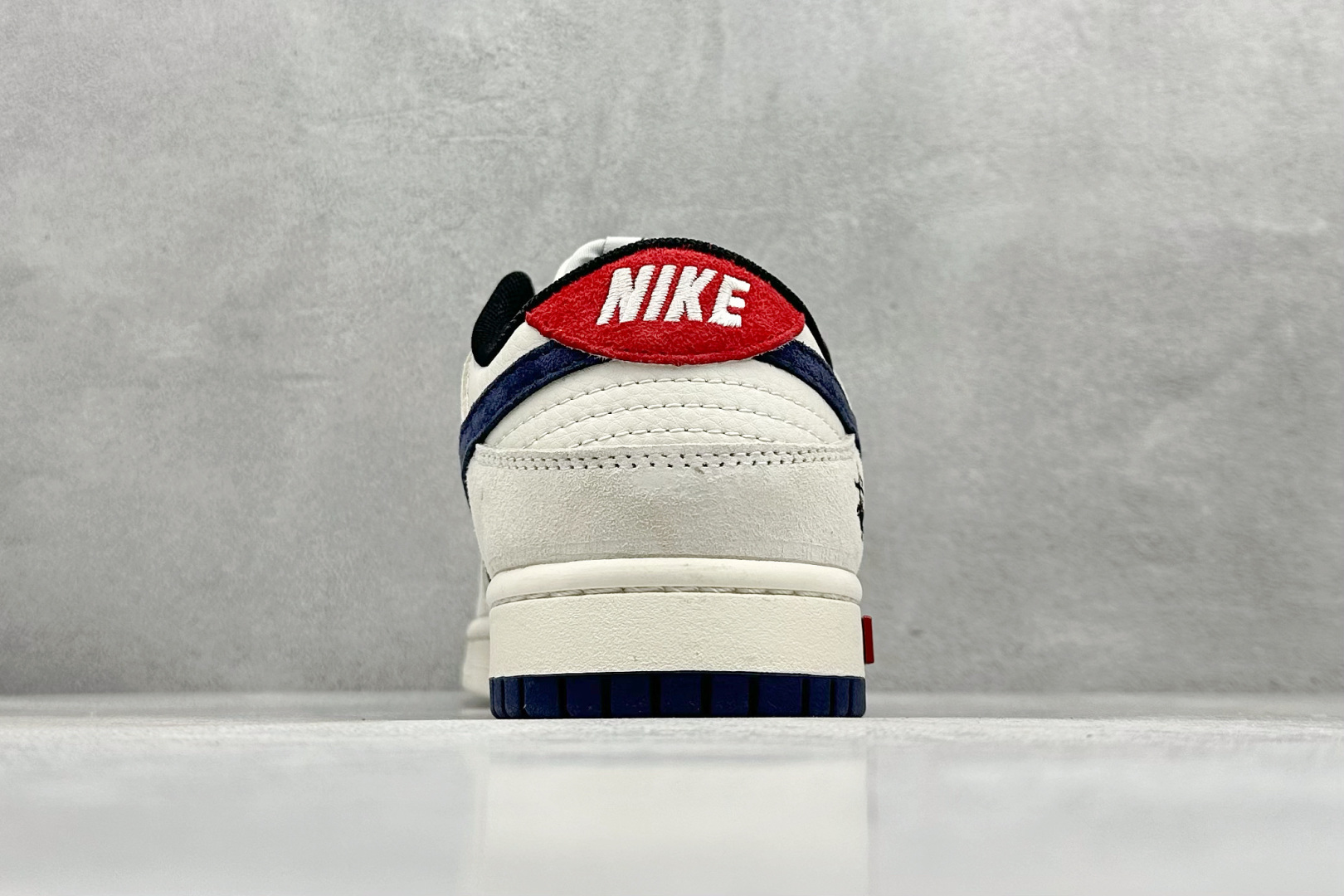 200 Nike SB Dunk Low 斯图西联名 SJ2068-301