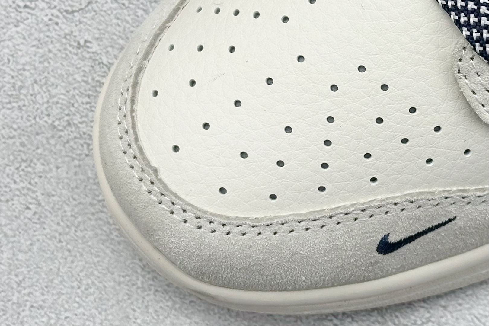 200 Nike SB Dunk Low 斯图西联名 SJ2068-301