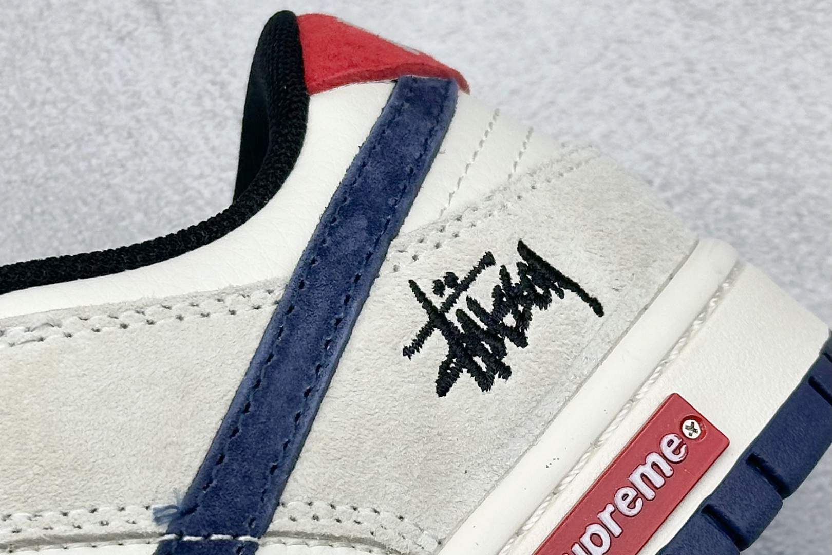 200 Nike SB Dunk Low 斯图西联名 SJ2068-301