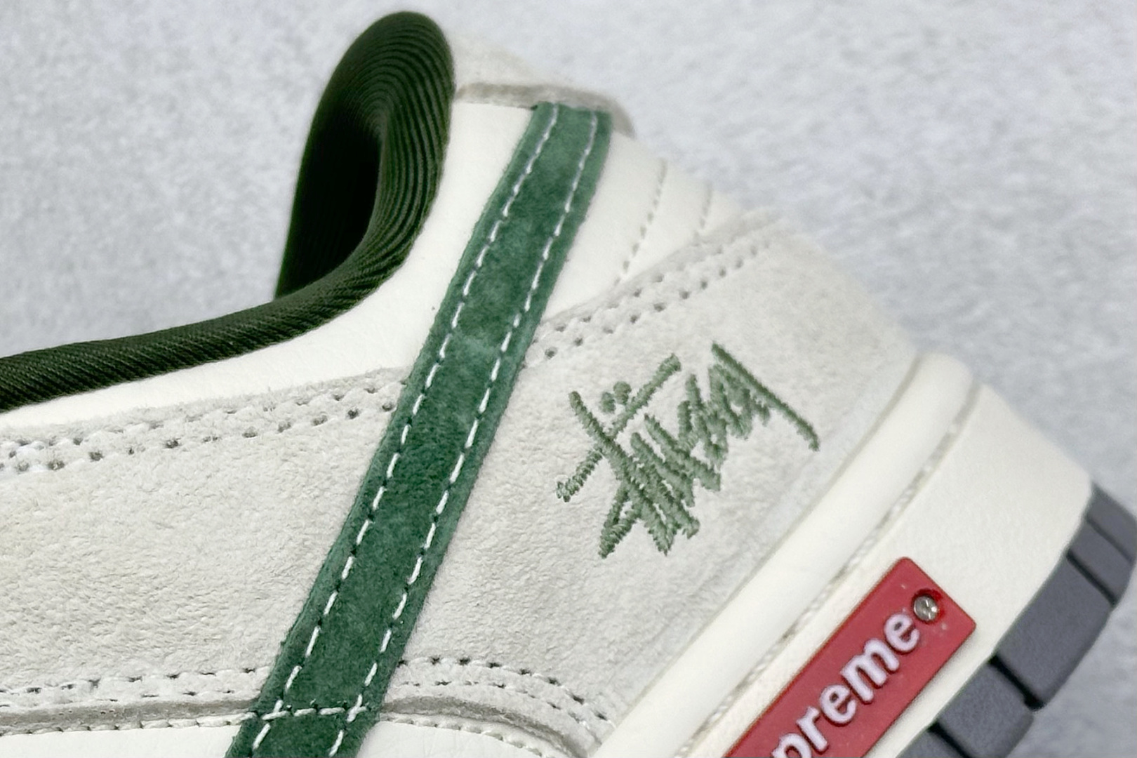 200 Nike SB Dunk Low 斯图西联名 SJ2068-303