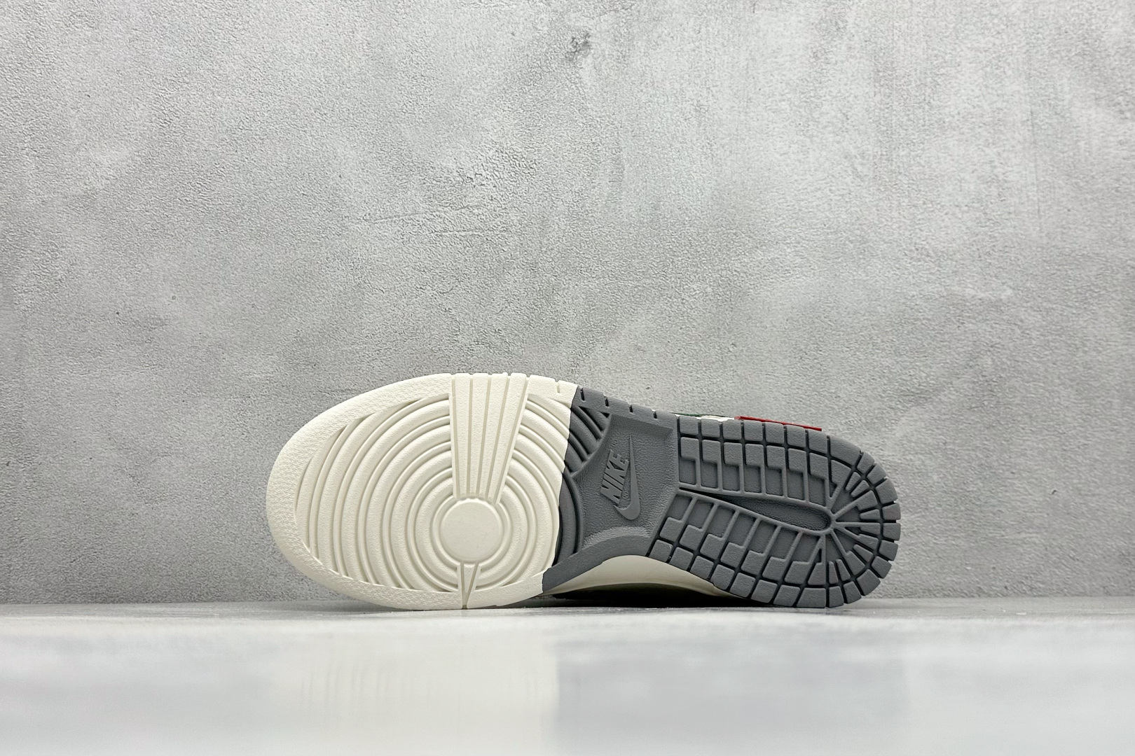 200 Nike SB Dunk Low 斯图西联名 SJ2068-303