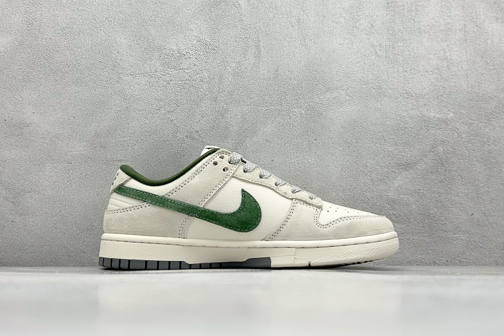 200 Nike SB Dunk Low 斯图西联名 SJ2068-303