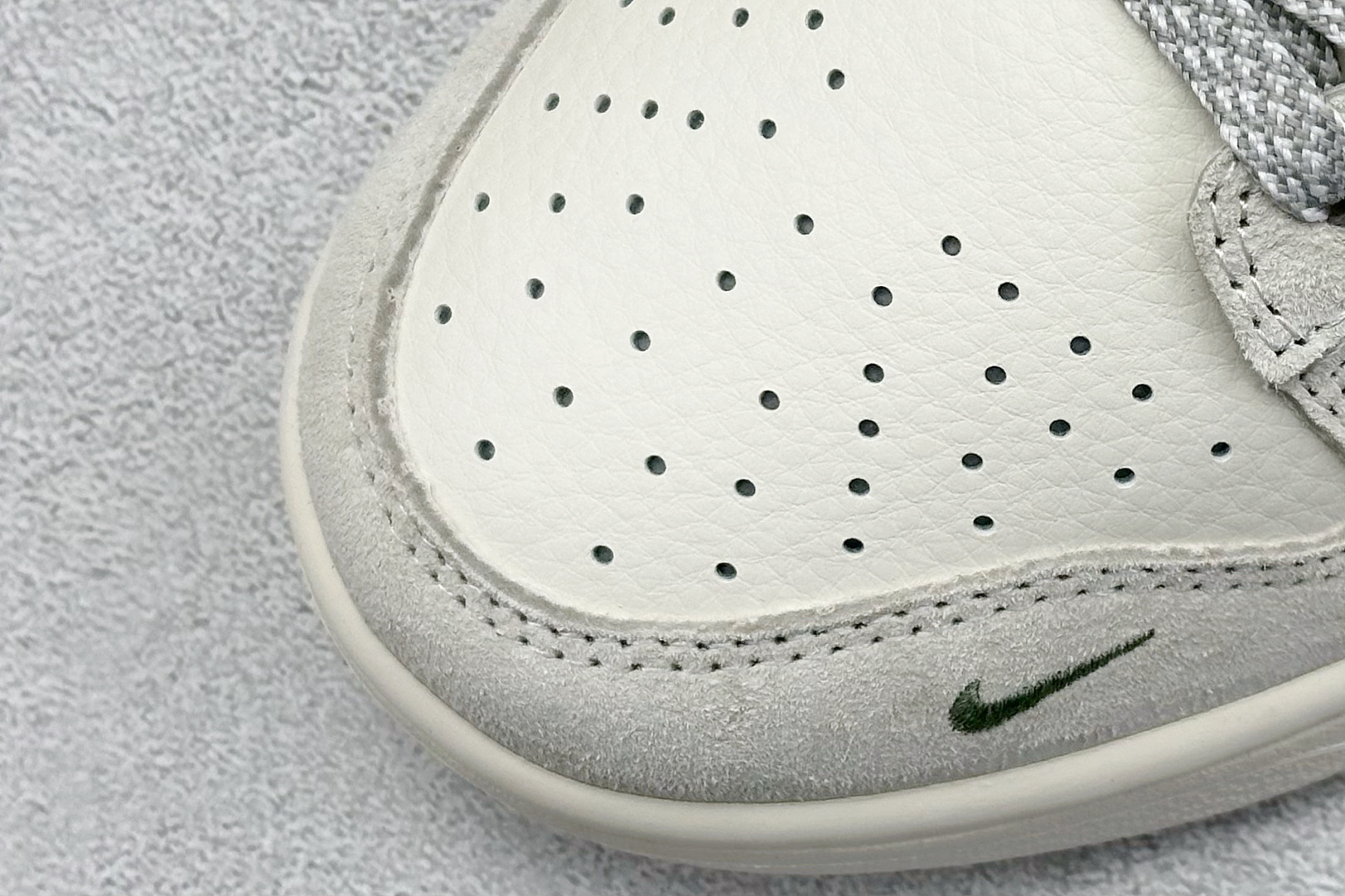 200 Nike SB Dunk Low 斯图西联名 SJ2068-303