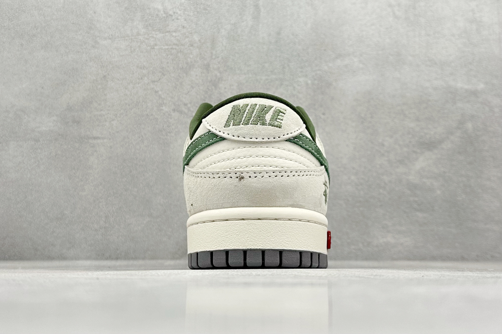 200 Nike SB Dunk Low 斯图西联名 SJ2068-303