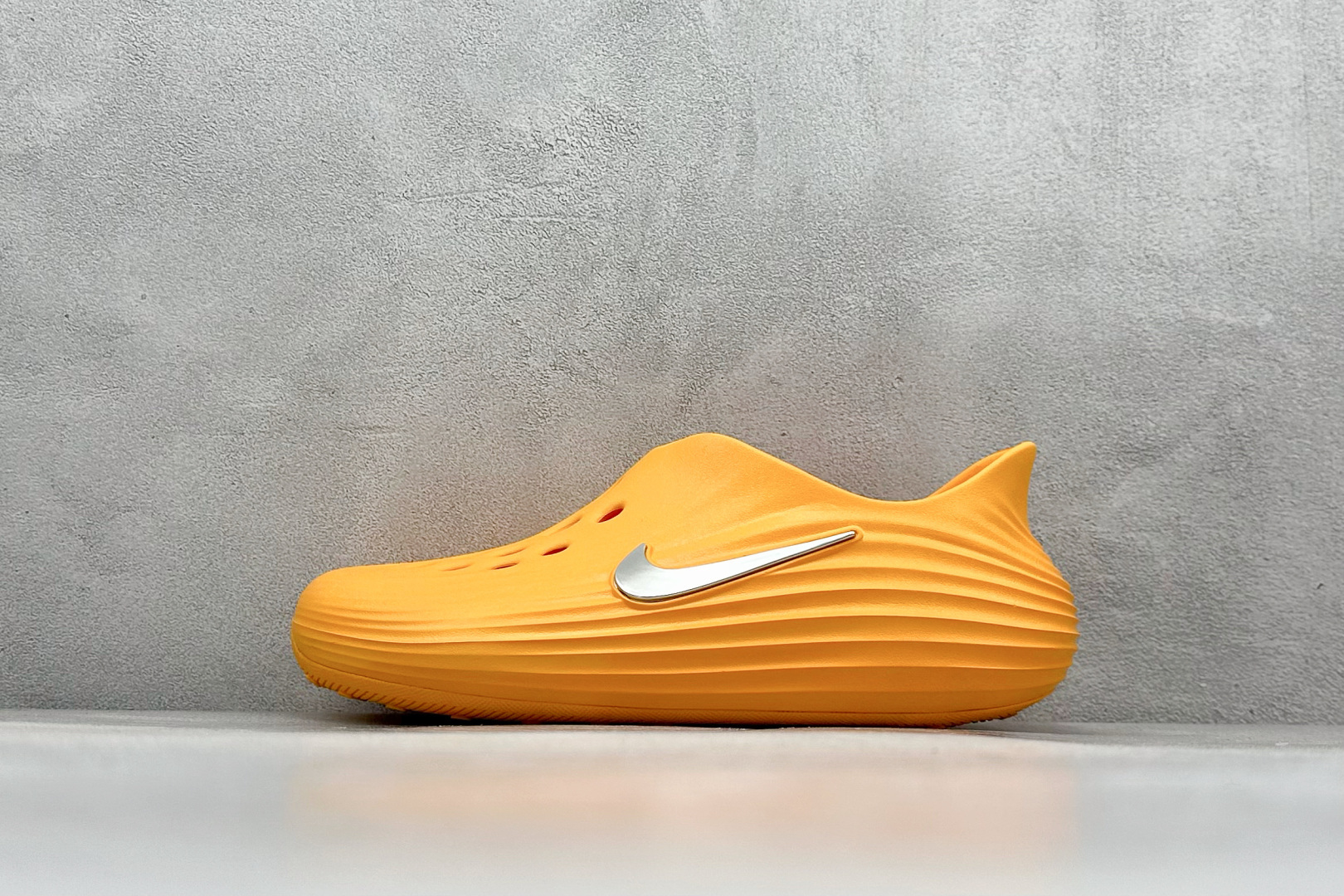 Nike ReactX Rejuven8 一脚蹬夏日穿搭凉鞋  #采用质感柔软且出众回弹的 ReactX泡绵，缔造非凡舒适的日常穿着体验，助你保持活力。  货号：HV5060-810 尺码：36-45-选品中心