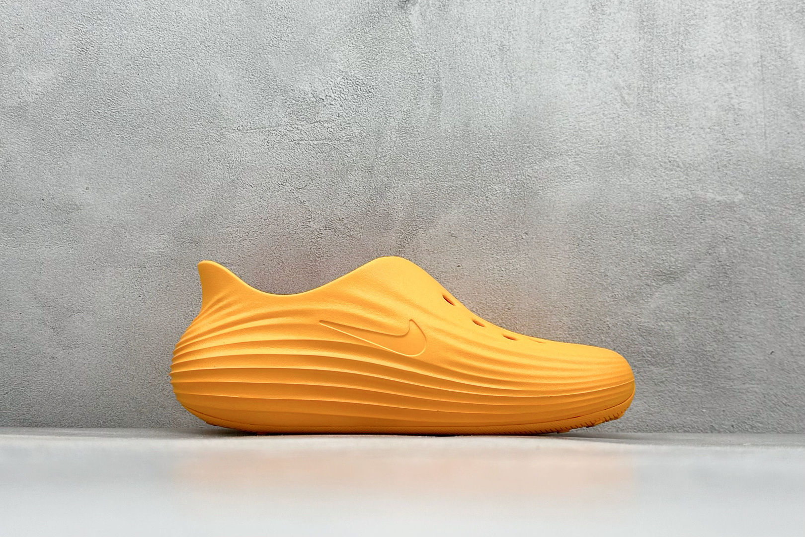 图片[2]-Nike ReactX Rejuven8 一脚蹬夏日穿搭凉鞋  #采用质感柔软且出众回弹的 ReactX泡绵，缔造非凡舒适的日常穿着体验，助你保持活力。  货号：HV5060-810 尺码：36-45-选品中心