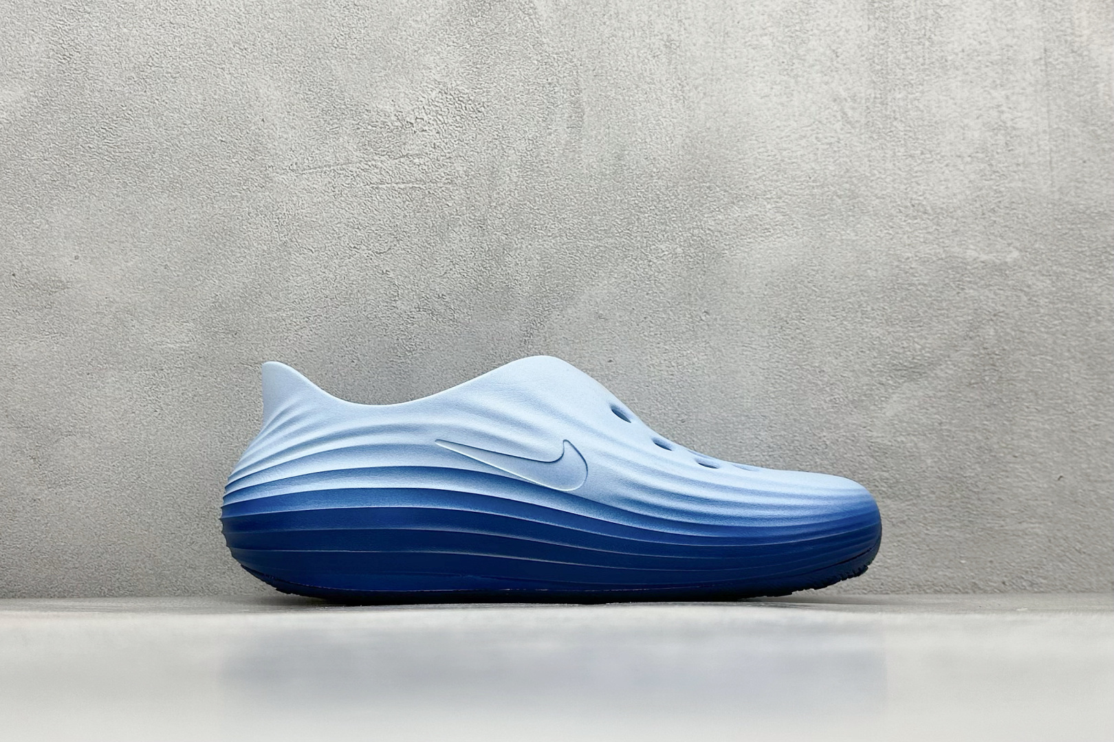 图片[2]-Nike ReactX Rejuven8 一脚蹬夏日穿搭凉鞋  #采用质感柔软且出众回弹的 ReactX泡绵，缔造非凡舒适的日常穿着体验，助你保持活力。  货号：IB6366-400 尺码：36-45-选品中心