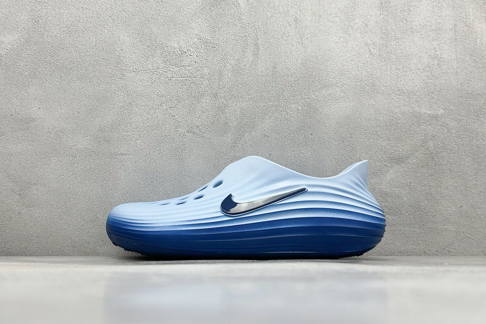 Nike ReactX Rejuven8 一脚蹬夏日穿搭凉鞋  #采用质感柔软且出众回弹的 ReactX泡绵，缔造非凡舒适的日常穿着体验，助你保持活力。  货号：IB6366-400 尺码：36-45-选品中心