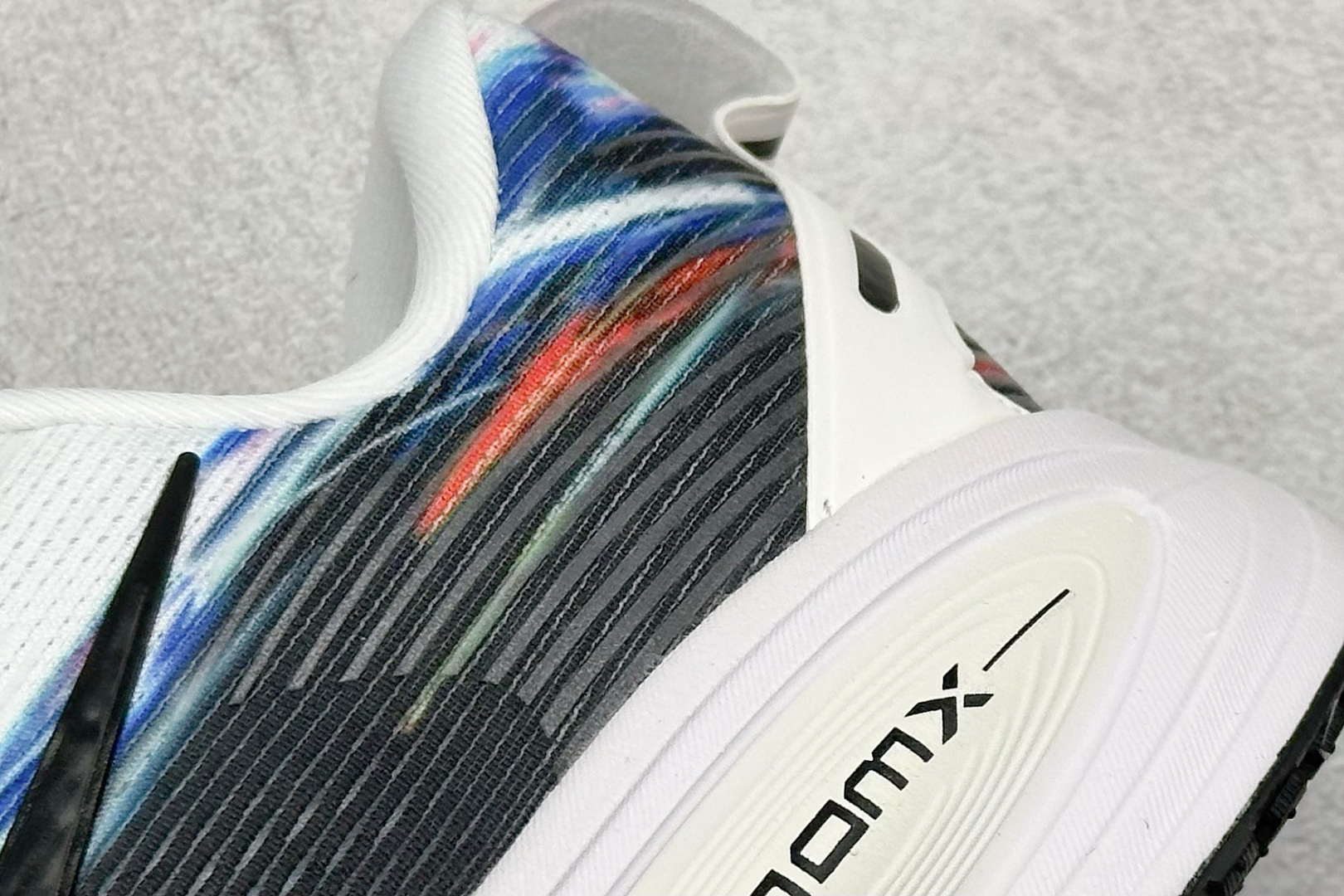 图片[9]-Nike VOMERO 18 耐克 舒适减震防滑 低帮跑步鞋 全掌ReactX泡绵中底 前掌和后跟还配备了Air Zoom气垫单元 据说跑起来更快更舒适哦 这次最大的升级点 首次引入了ReactX泡绵 货号： IB8164-999 尺码：39-45-选品中心