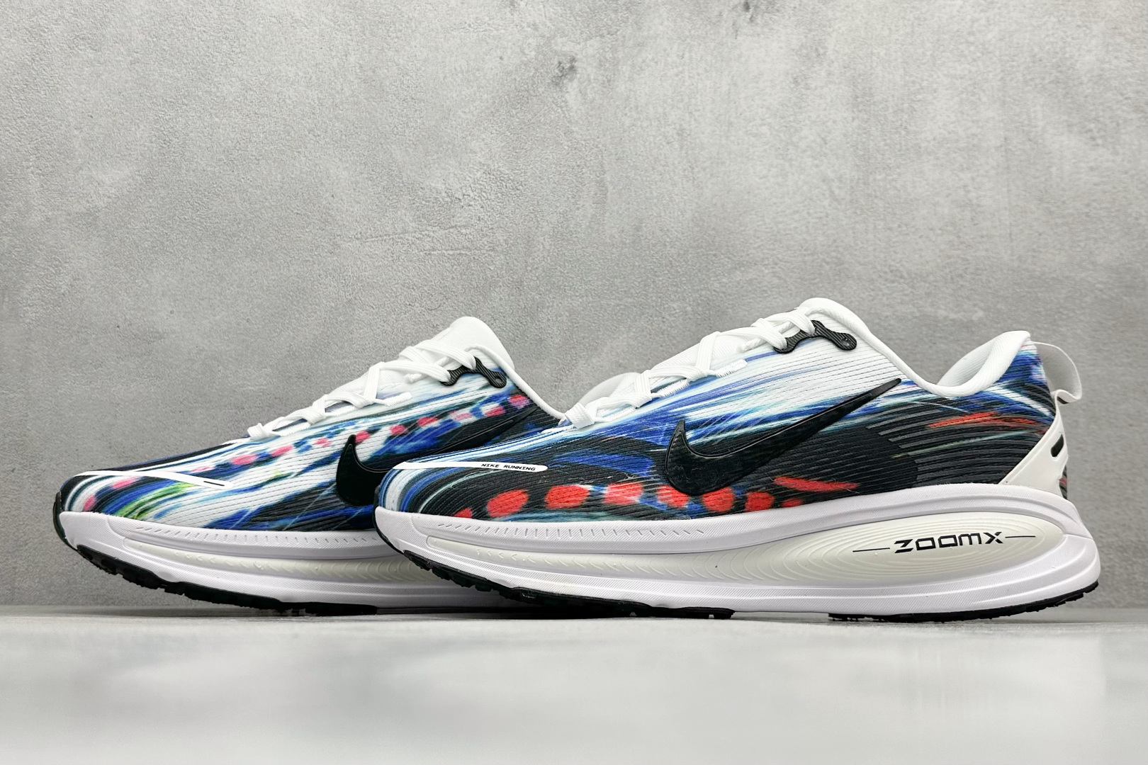 图片[5]-Nike VOMERO 18 耐克 舒适减震防滑 低帮跑步鞋 全掌ReactX泡绵中底 前掌和后跟还配备了Air Zoom气垫单元 据说跑起来更快更舒适哦 这次最大的升级点 首次引入了ReactX泡绵 货号： IB8164-999 尺码：39-45-选品中心