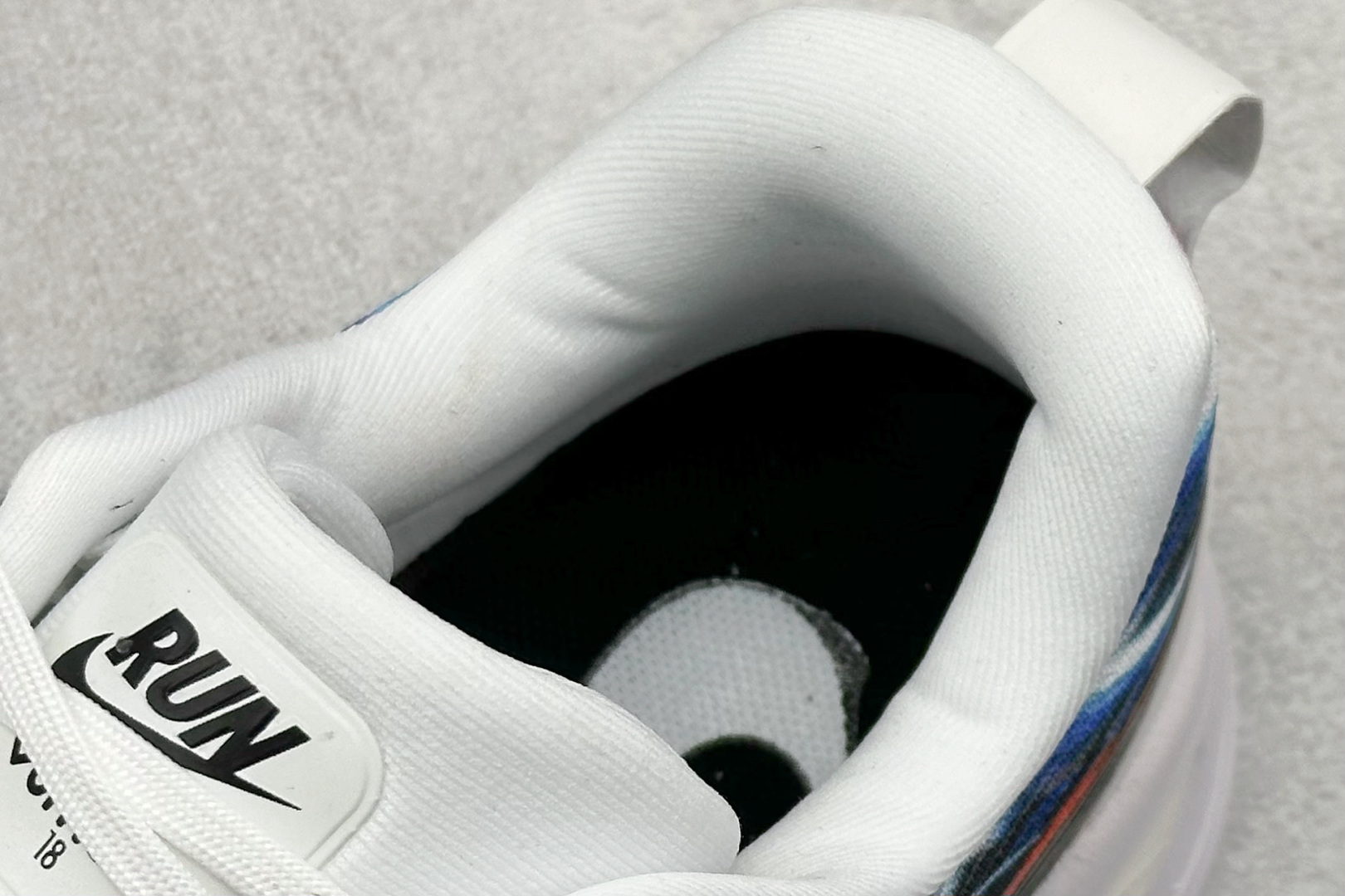 图片[8]-Nike VOMERO 18 耐克 舒适减震防滑 低帮跑步鞋 全掌ReactX泡绵中底 前掌和后跟还配备了Air Zoom气垫单元 据说跑起来更快更舒适哦 这次最大的升级点 首次引入了ReactX泡绵 货号： IB8164-999 尺码：39-45-选品中心