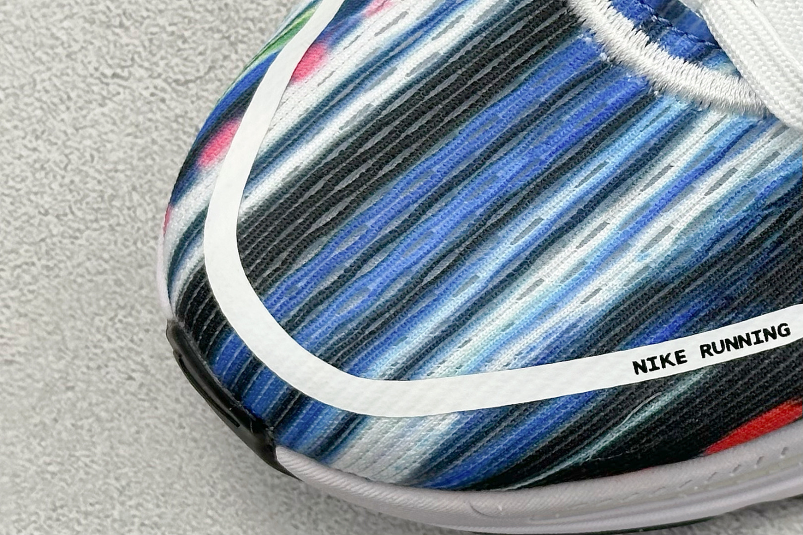 图片[7]-Nike VOMERO 18 耐克 舒适减震防滑 低帮跑步鞋 全掌ReactX泡绵中底 前掌和后跟还配备了Air Zoom气垫单元 据说跑起来更快更舒适哦 这次最大的升级点 首次引入了ReactX泡绵 货号： IB8164-999 尺码：39-45-选品中心