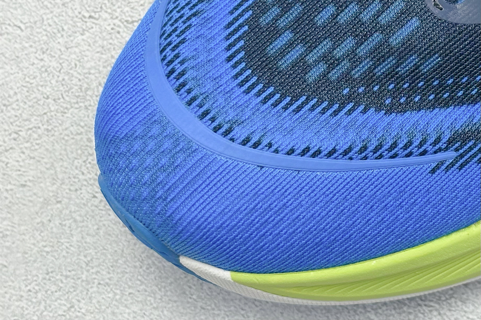 福利特价
HOKA M SKYFLOW 低帮专业越野跑步鞋 
粗矿型的鞋身上脚特别修饰腿型 经典的胖鱼头