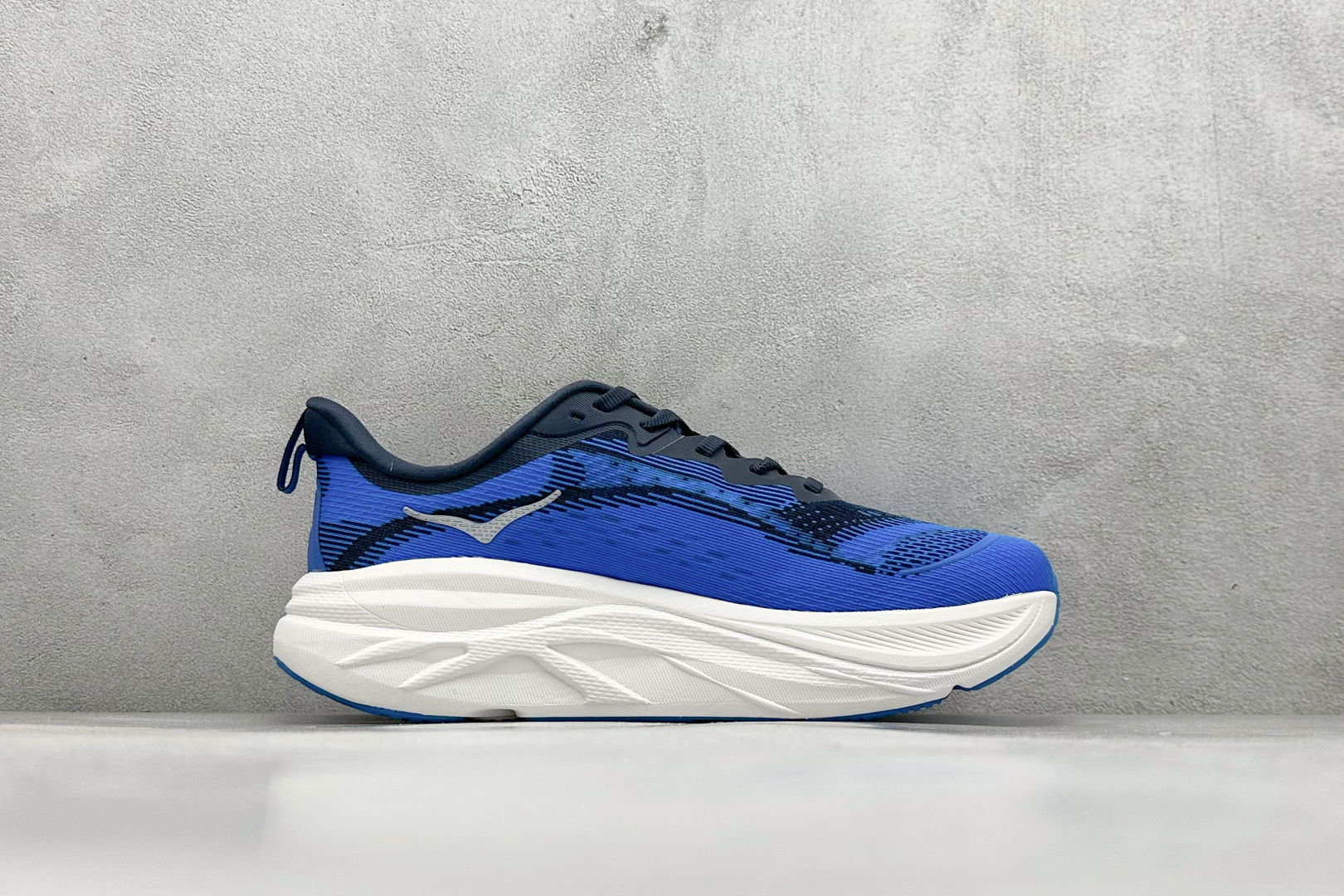 福利特价
HOKA M SKYFLOW 低帮专业越野跑步鞋 
粗矿型的鞋身上脚特别修饰腿型 经典的胖鱼头