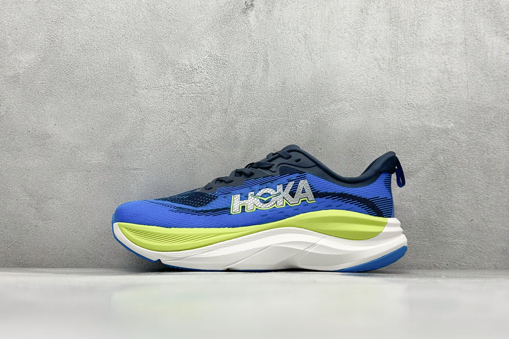 福利特价
HOKA M SKYFLOW 低帮专业越野跑步鞋 
粗矿型的鞋身上脚特别修饰腿型 经典的胖鱼头