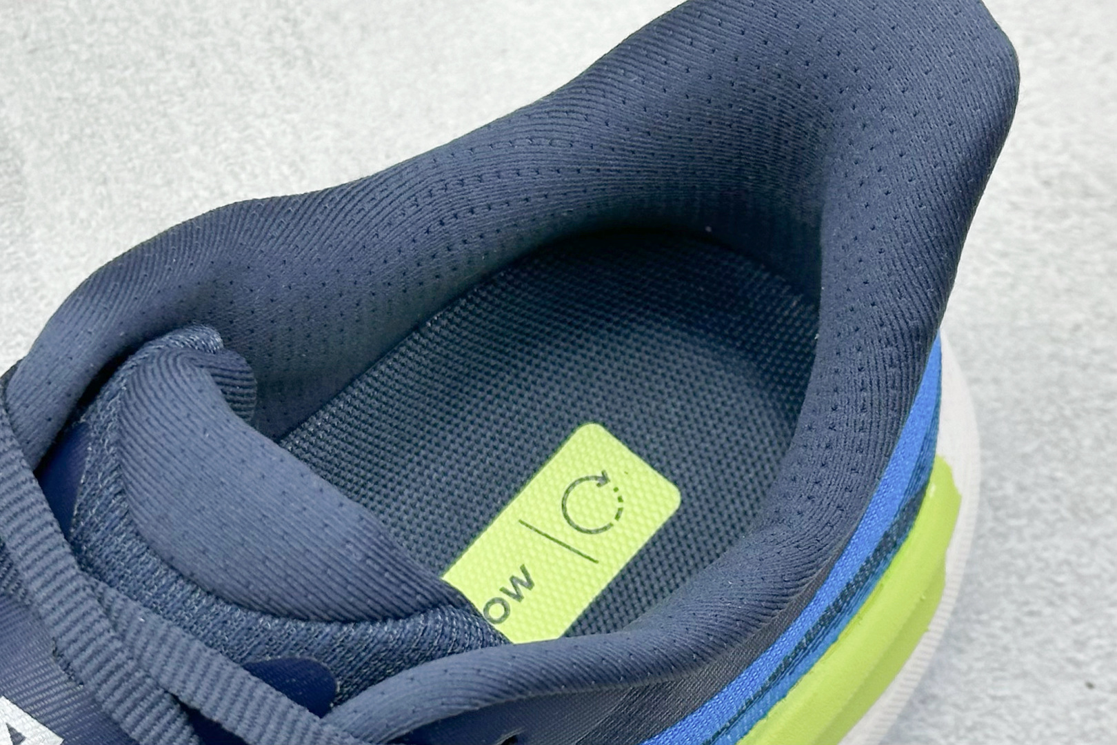 福利特价
HOKA M SKYFLOW 低帮专业越野跑步鞋 
粗矿型的鞋身上脚特别修饰腿型 经典的胖鱼头