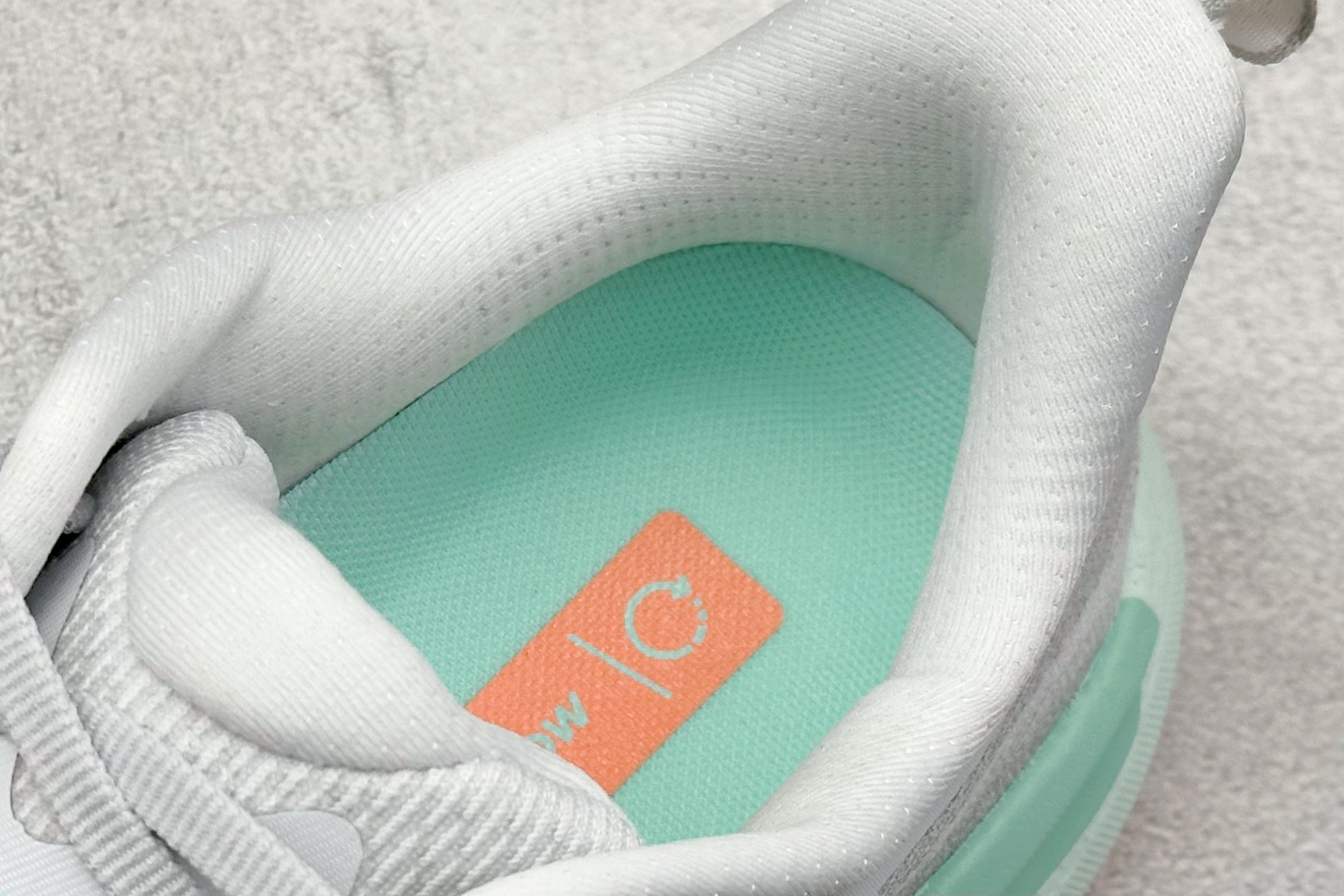 福利特价
HOKA M SKYFLOW 低帮专业越野跑步鞋 
粗矿型的鞋身上脚特别修饰腿型 经典的胖鱼头