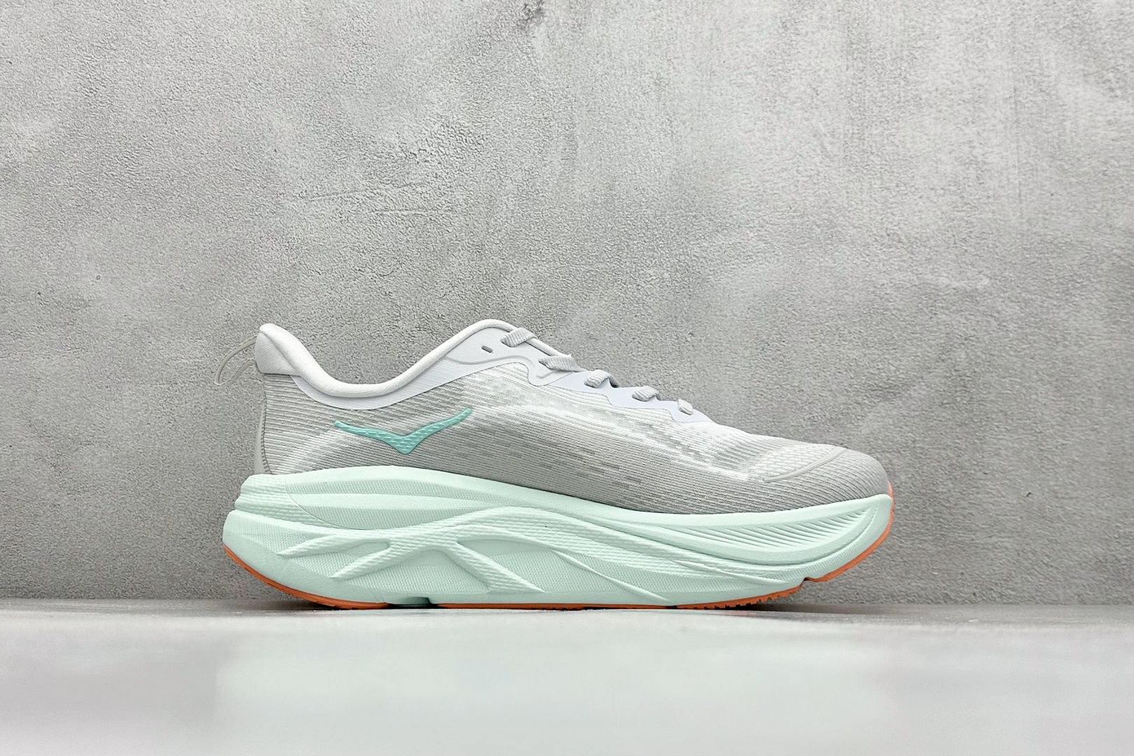 福利特价
HOKA M SKYFLOW 低帮专业越野跑步鞋 
粗矿型的鞋身上脚特别修饰腿型 经典的胖鱼头