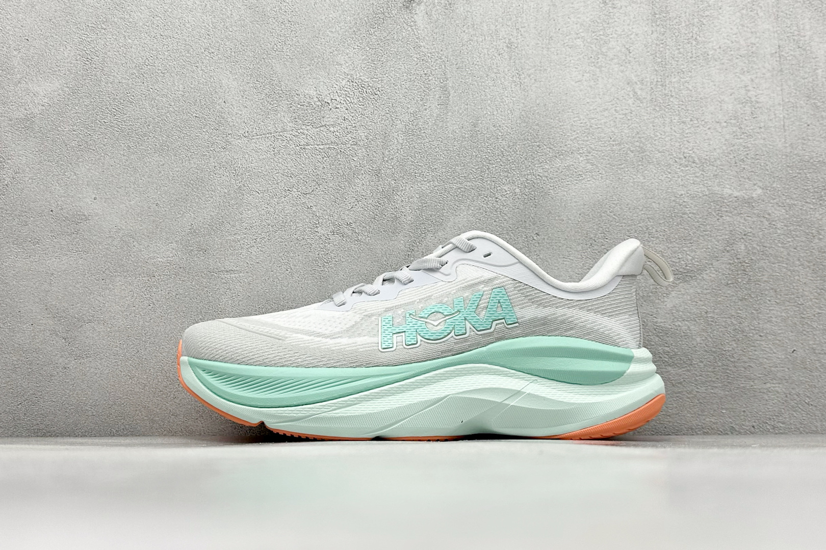 福利特价
HOKA M SKYFLOW 低帮专业越野跑步鞋 
粗矿型的鞋身上脚特别修饰腿型 经典的胖鱼头