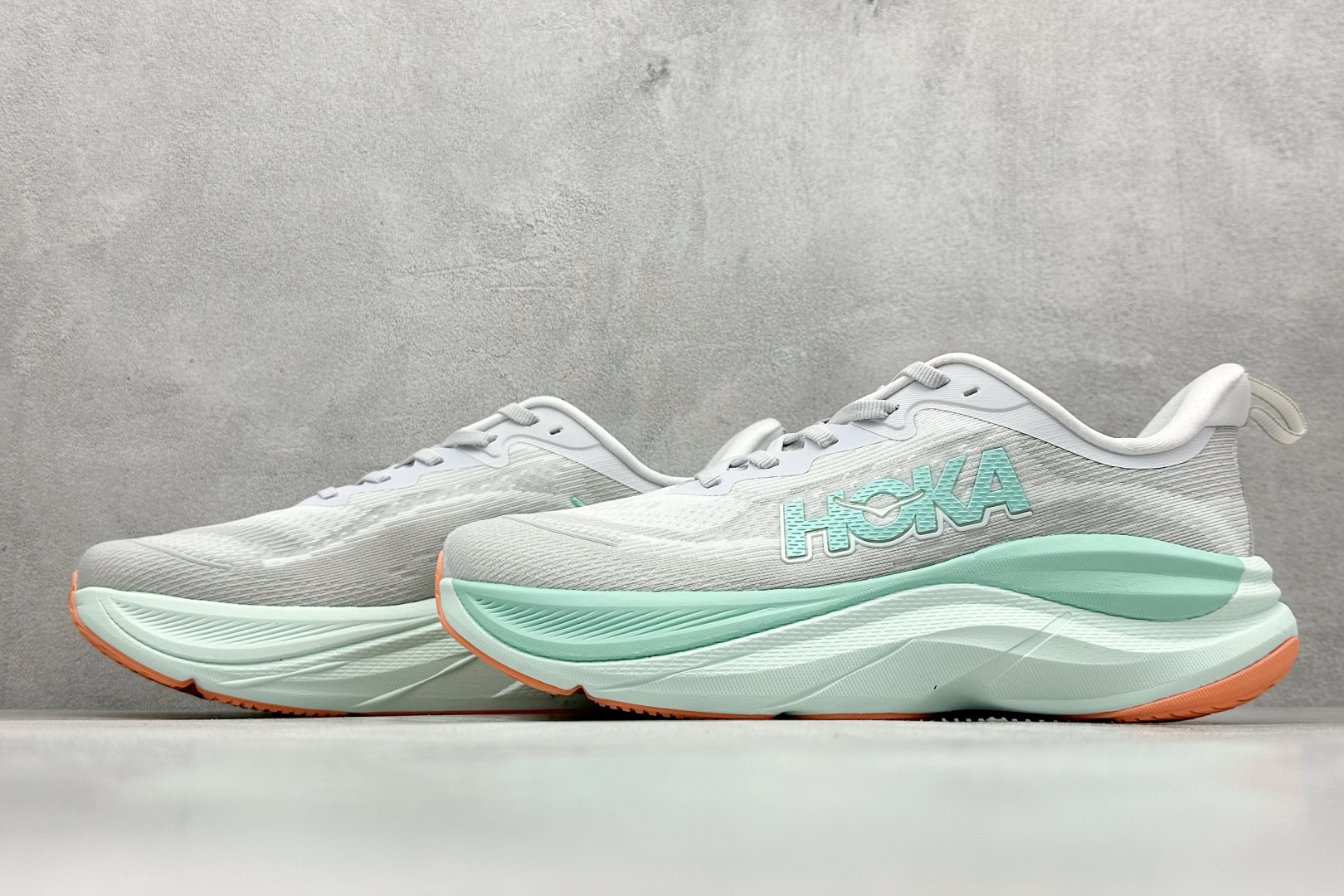 福利特价
HOKA M SKYFLOW 低帮专业越野跑步鞋 
粗矿型的鞋身上脚特别修饰腿型 经典的胖鱼头